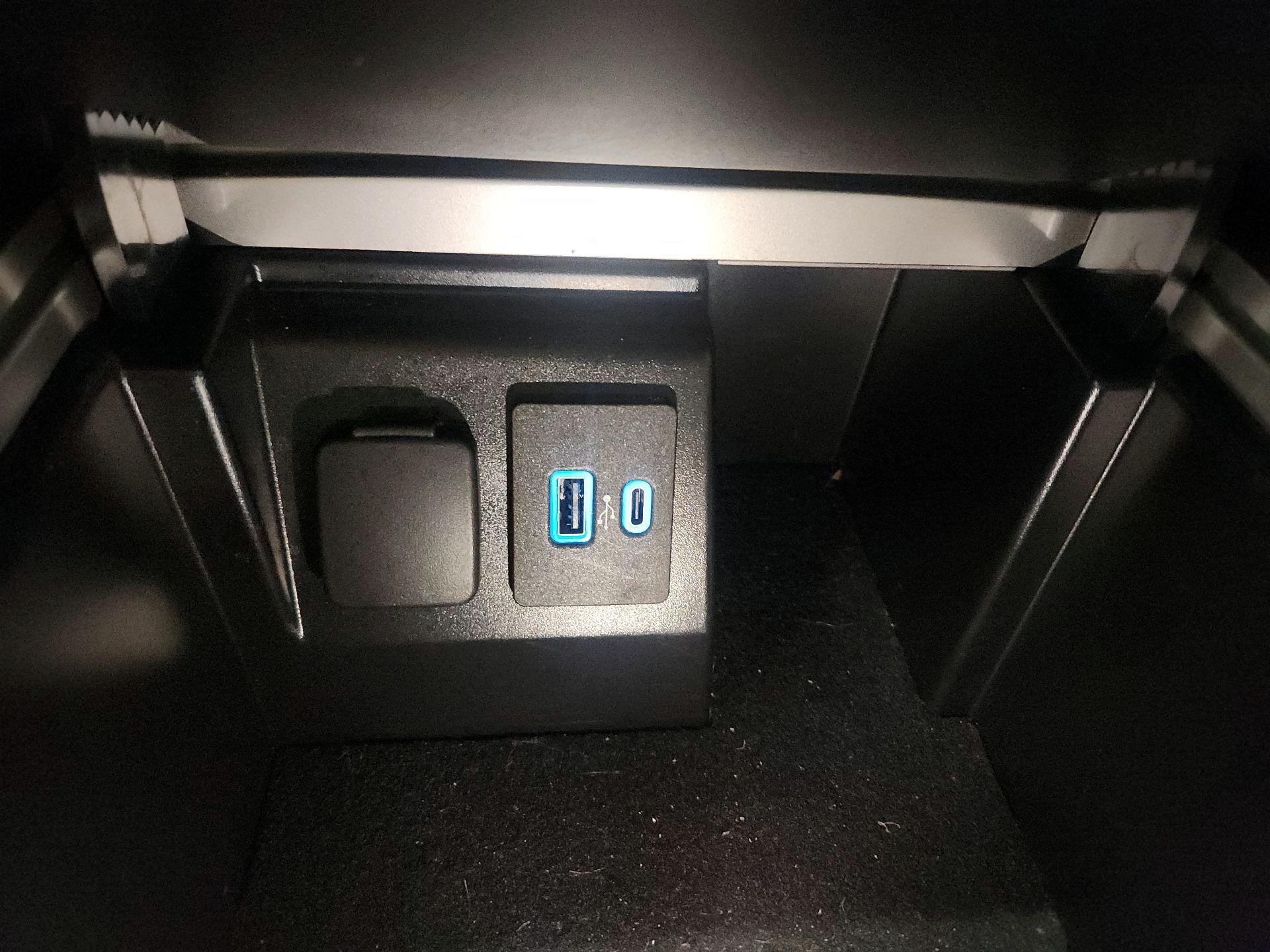 Thumbnail: 2022 Ford Explorer - 18