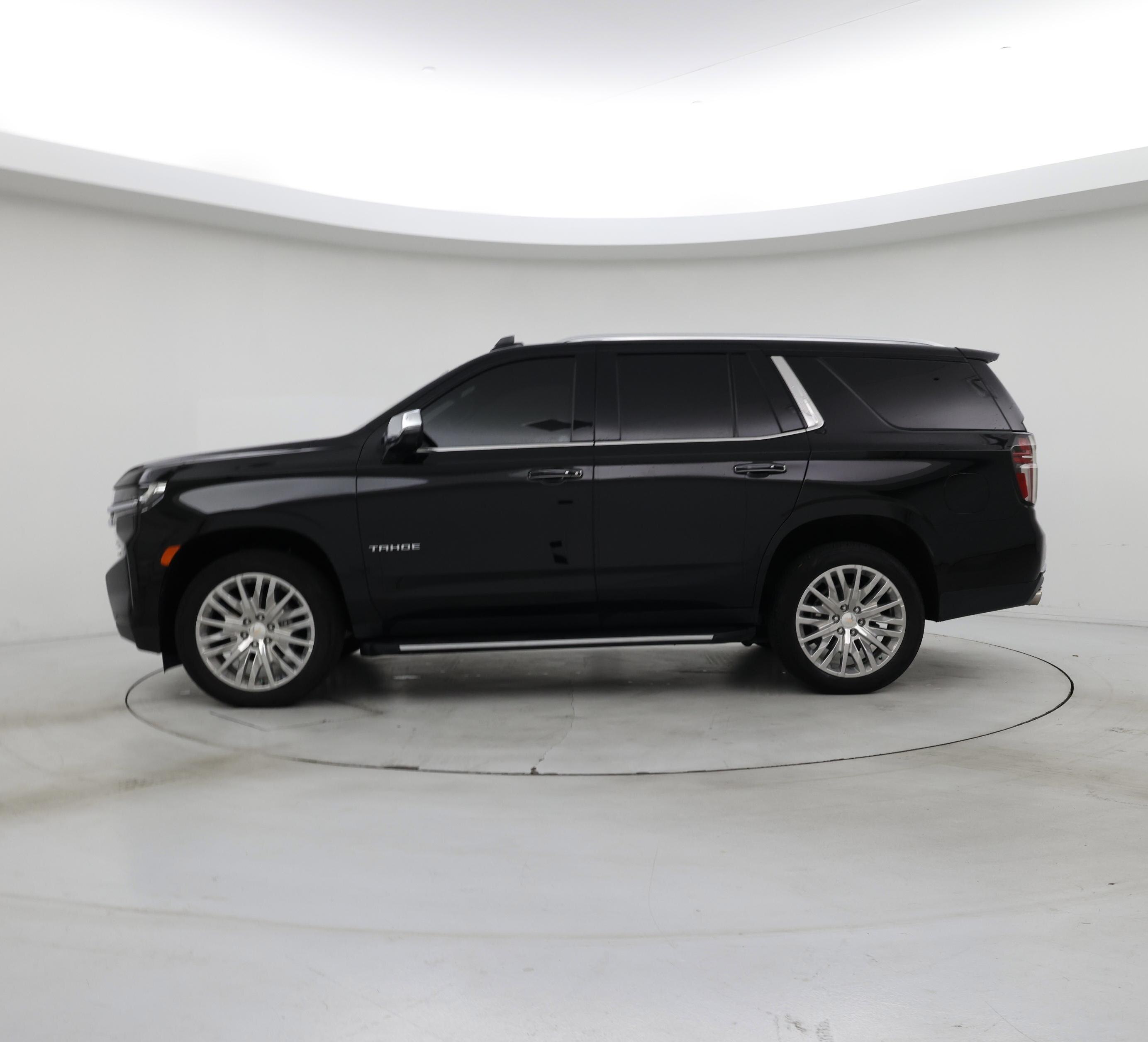 Thumbnail: 2023 Chevrolet Tahoe - 3