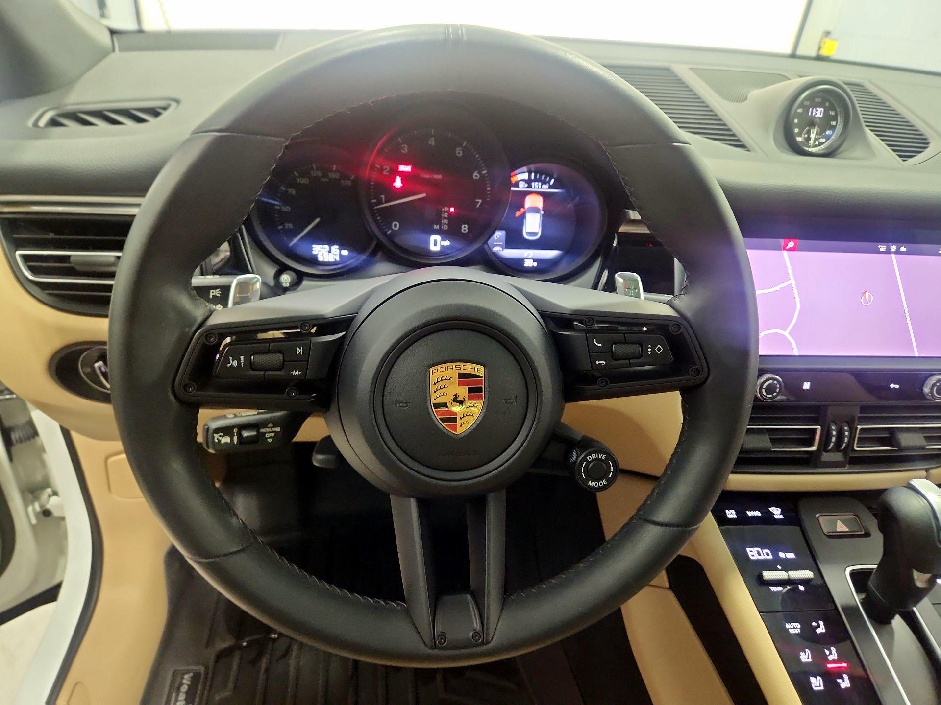 Thumbnail: 2023 Porsche Macan - 10