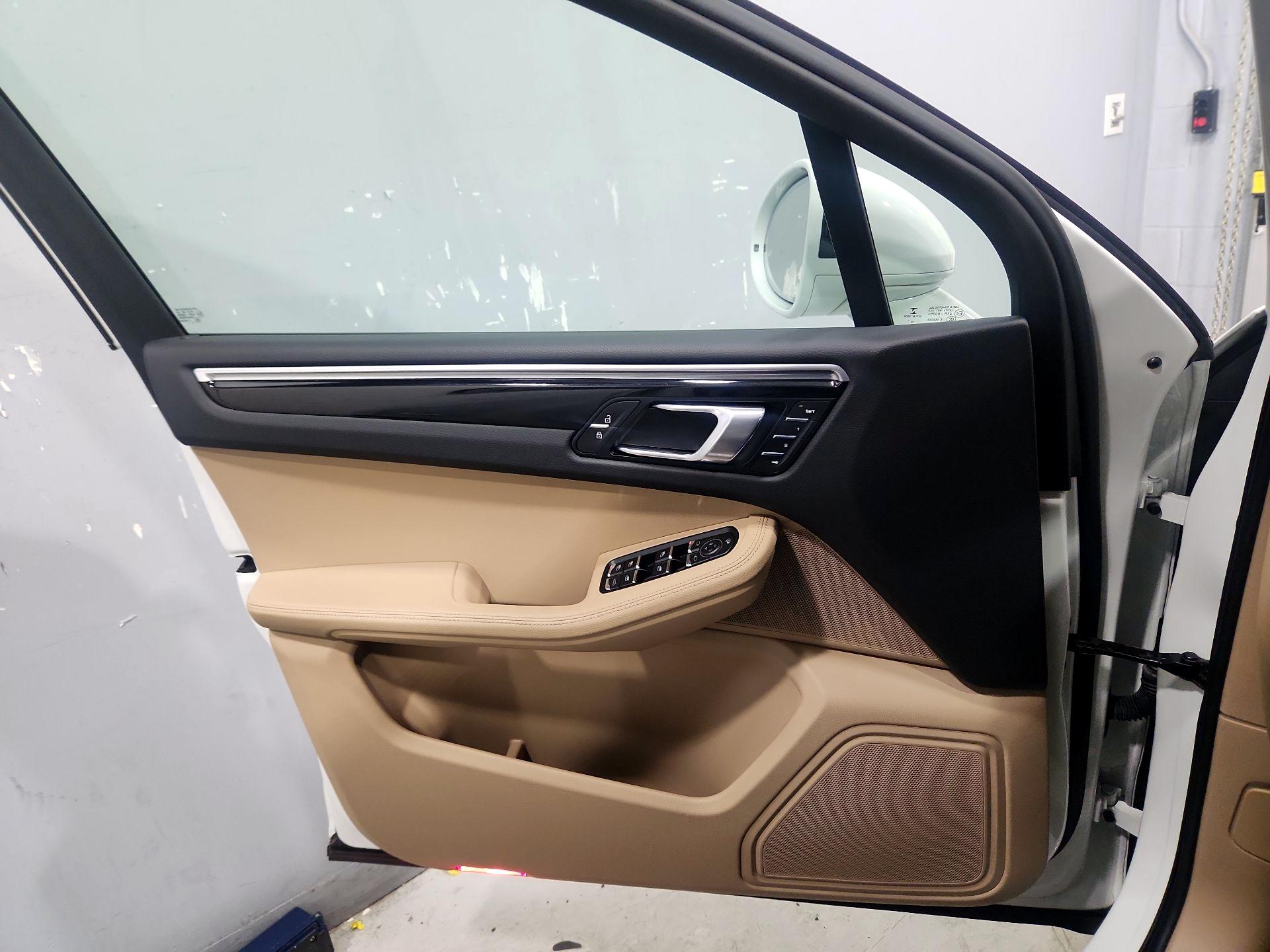 Thumbnail: 2023 Porsche Macan - 12