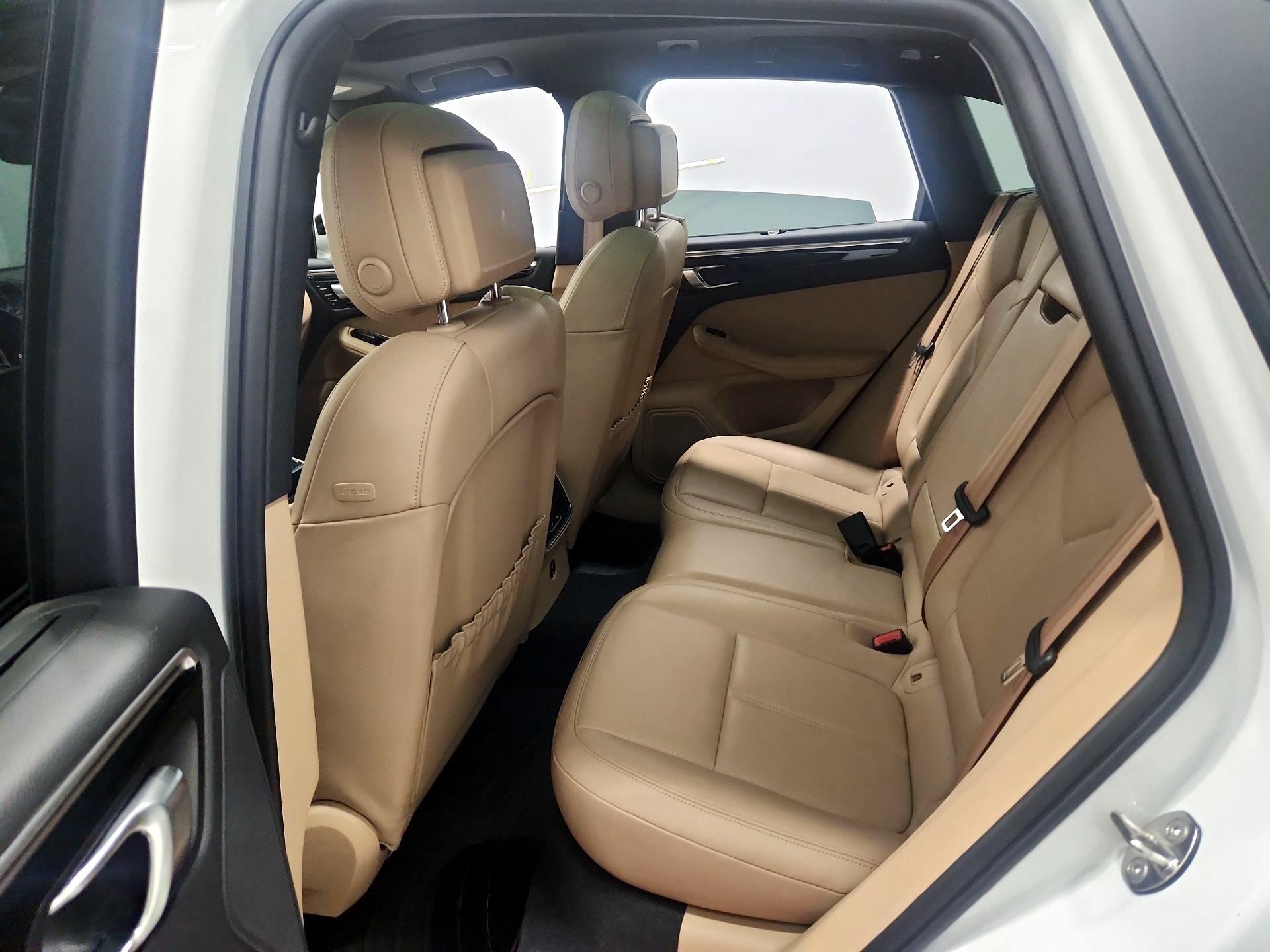 Thumbnail: 2023 Porsche Macan - 20