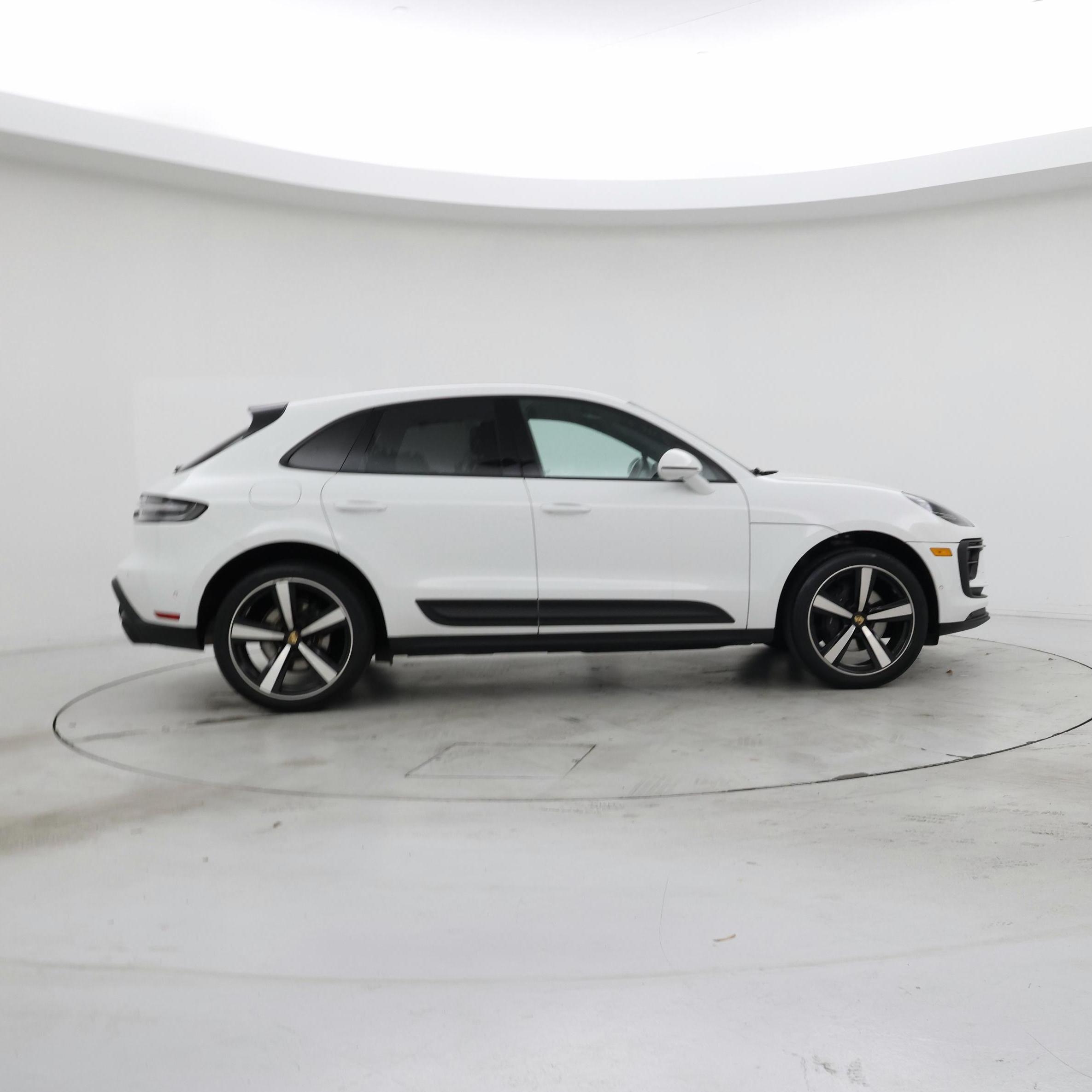 Thumbnail: 2023 Porsche Macan - 7