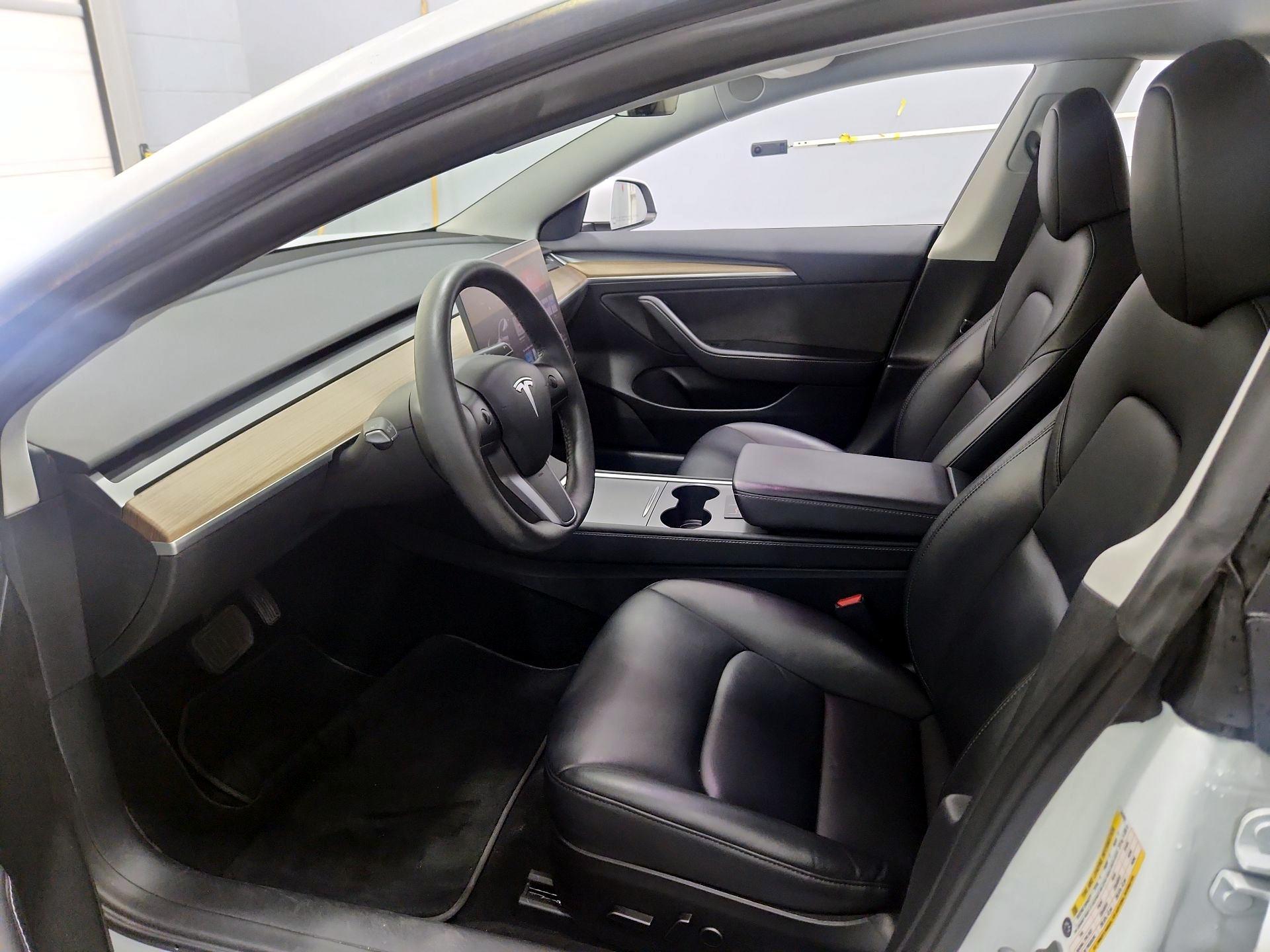 Thumbnail: 2023 Tesla Model 3 - 11