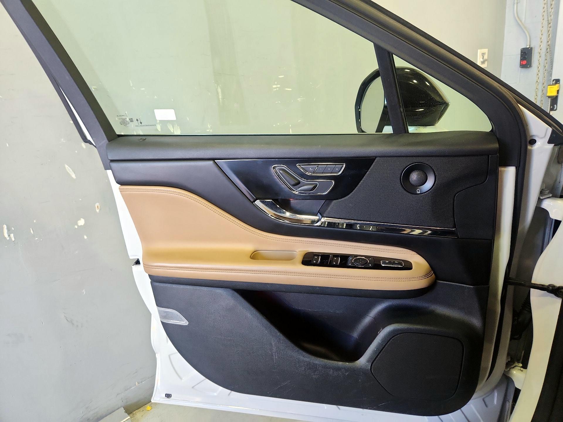 Thumbnail: 2020 Lincoln Corsair - 12