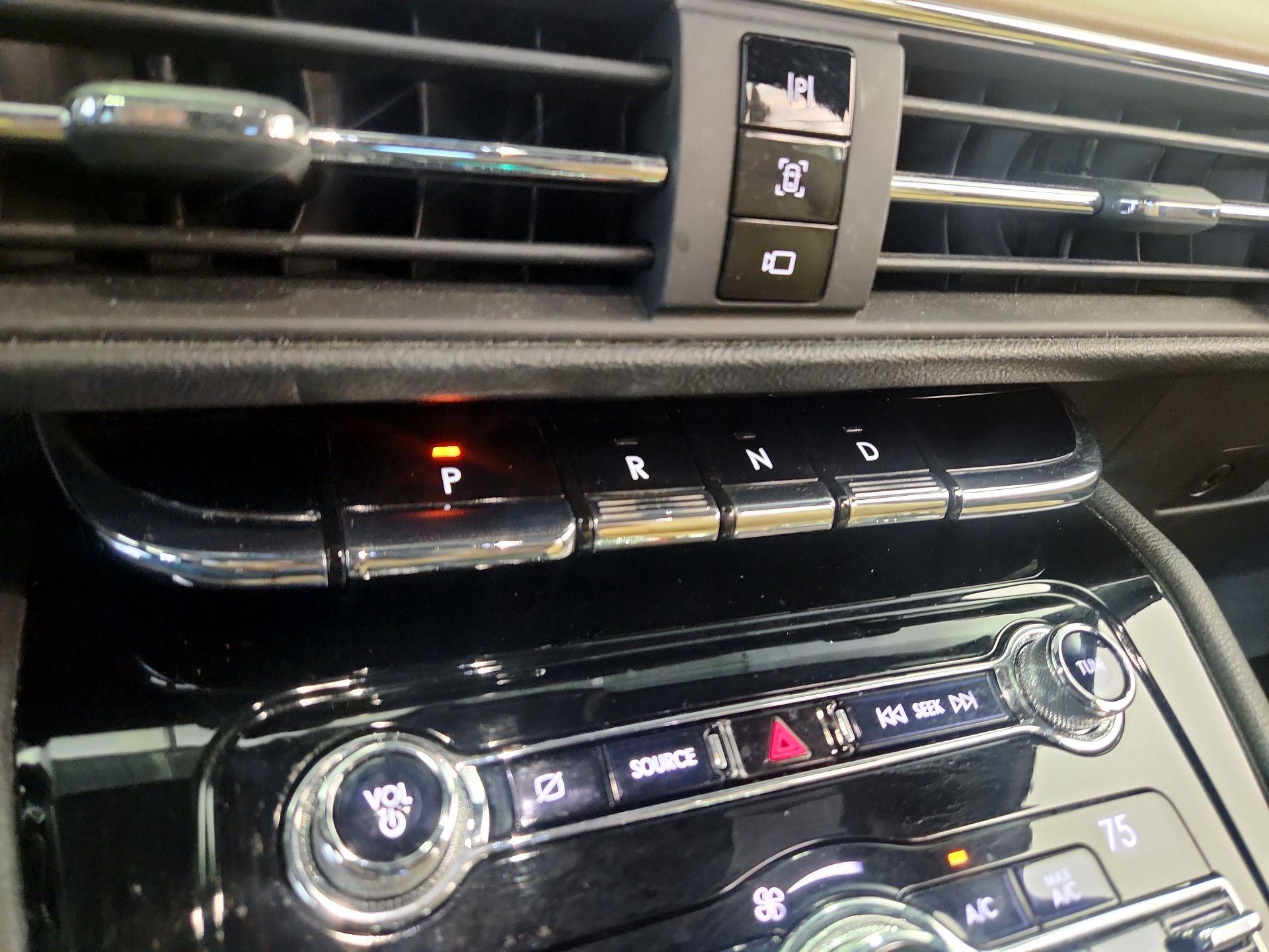 Thumbnail: 2020 Lincoln Corsair - 18