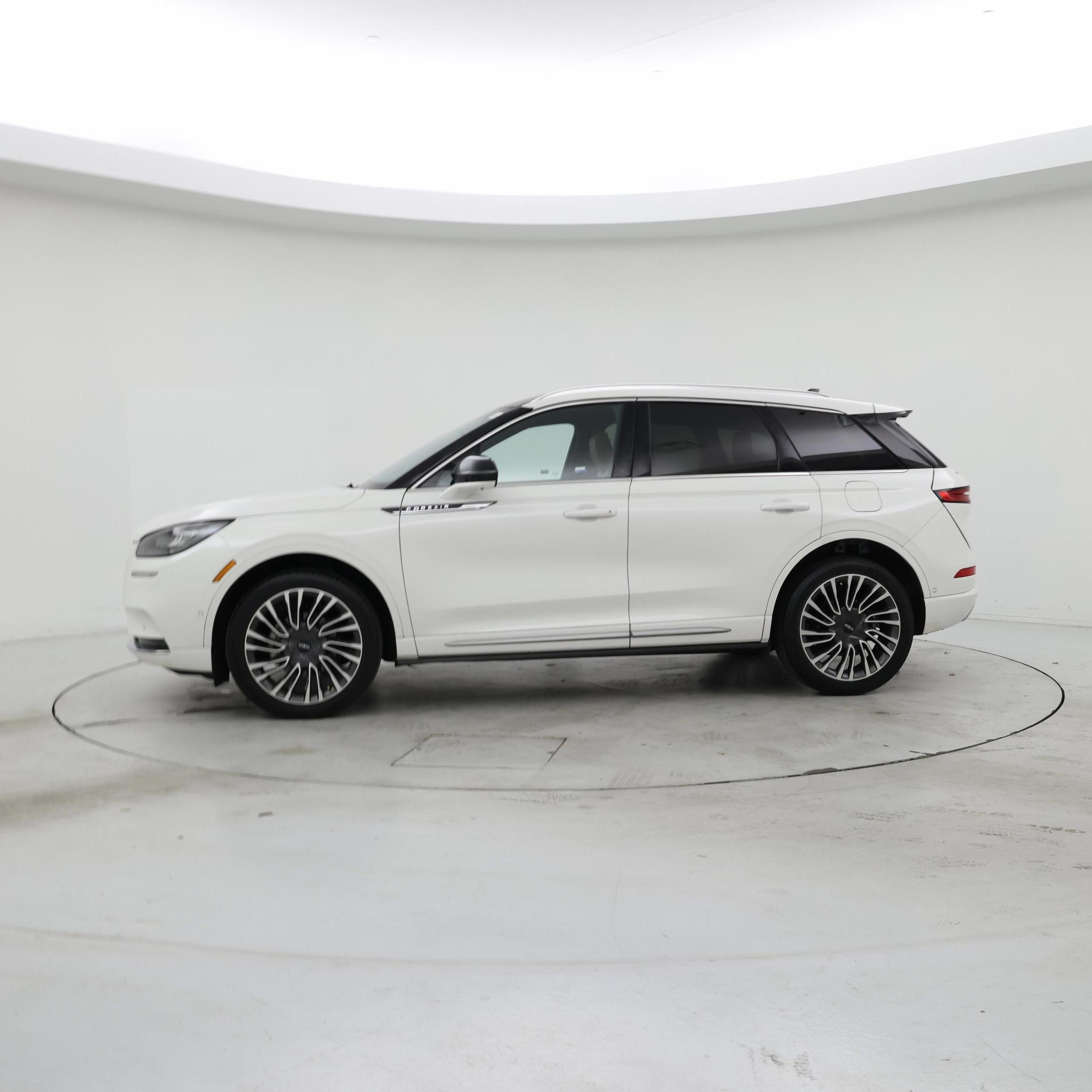 Thumbnail: 2020 Lincoln Corsair - 3