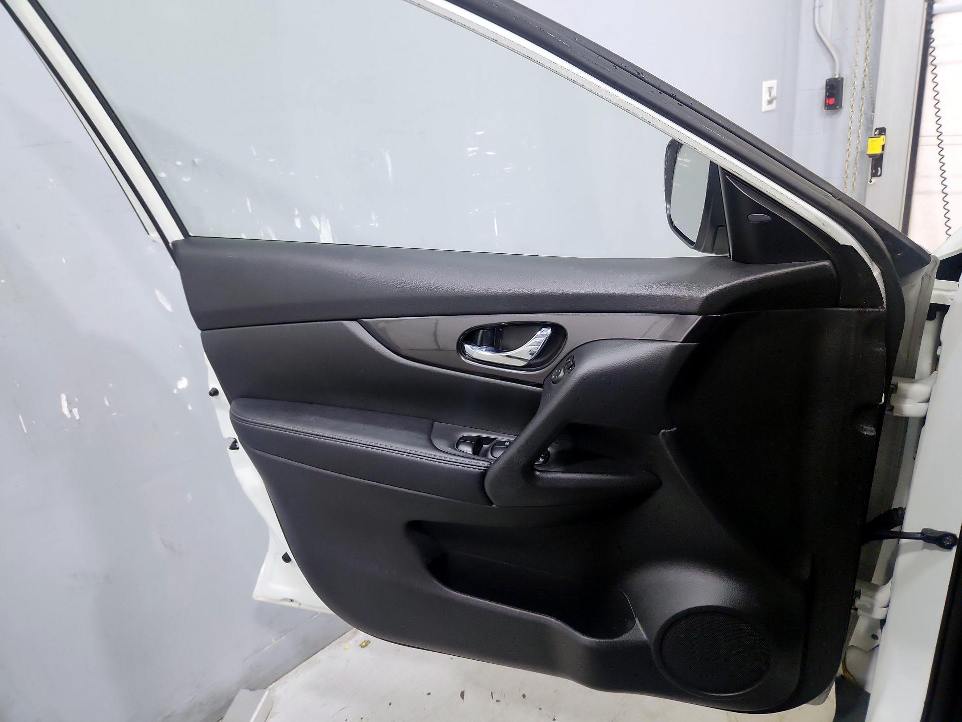 Thumbnail: 2018 Nissan Rogue - 12