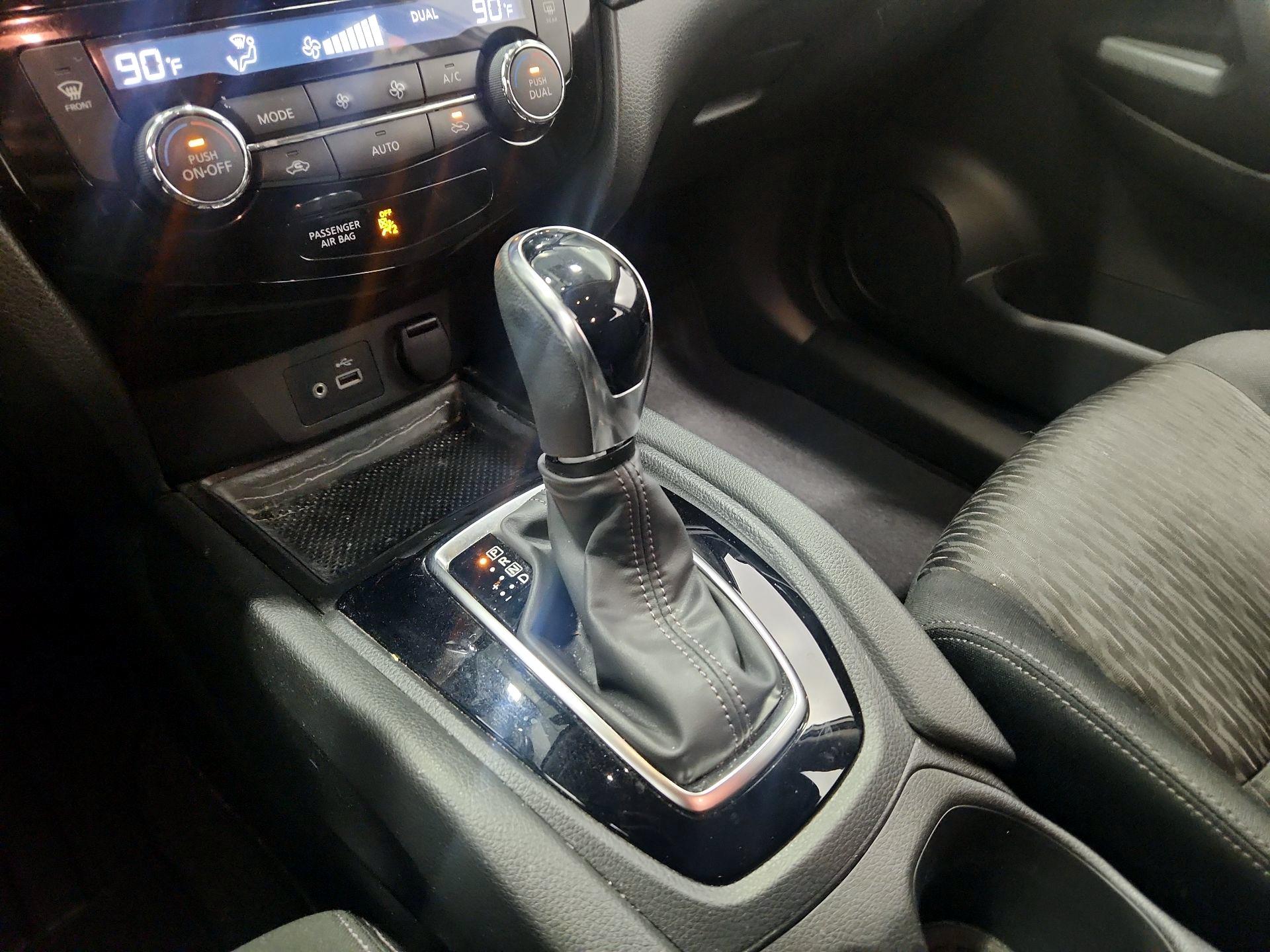 Thumbnail: 2018 Nissan Rogue - 17