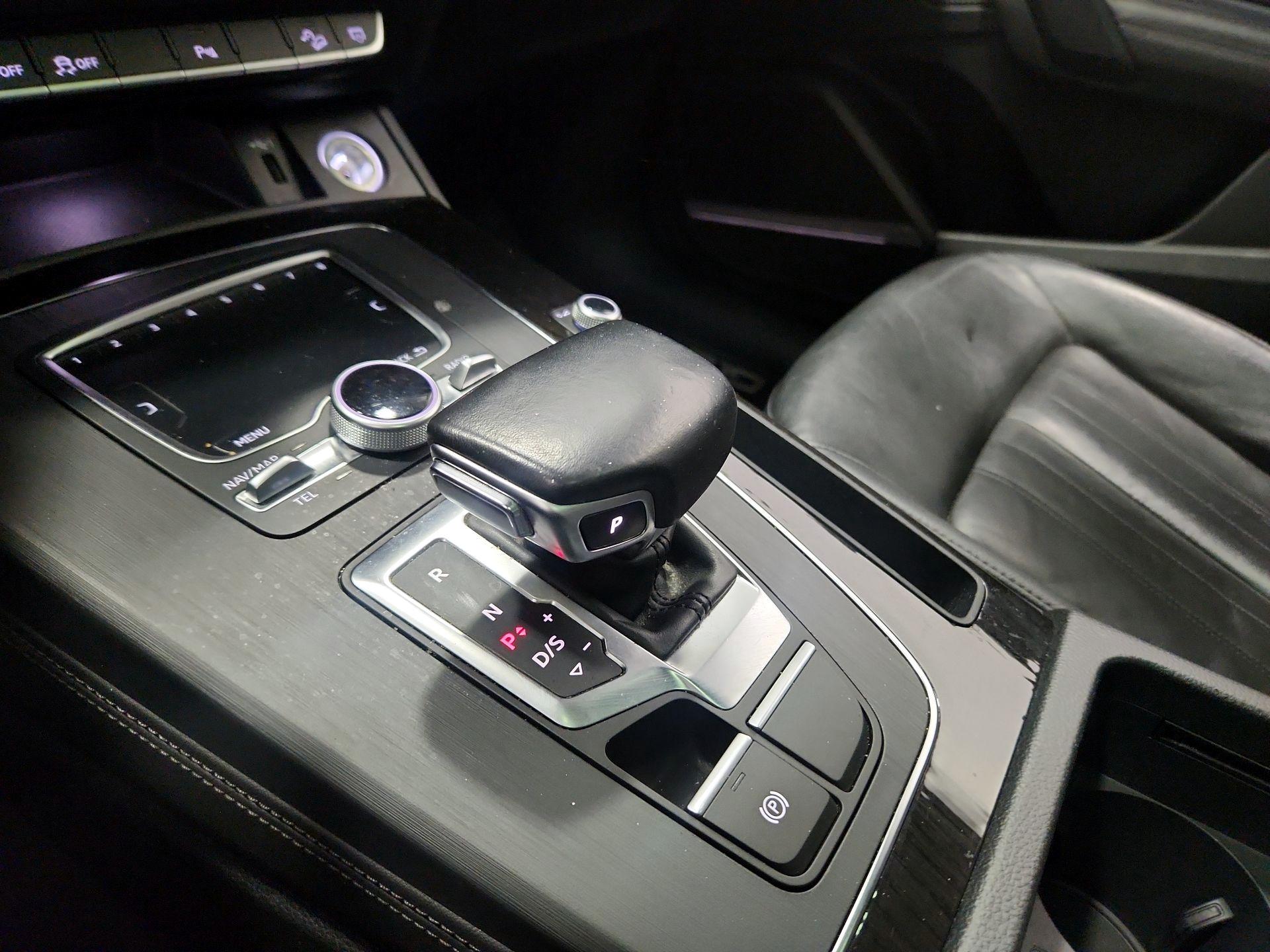 Thumbnail: 2020 Audi Q5 - 16