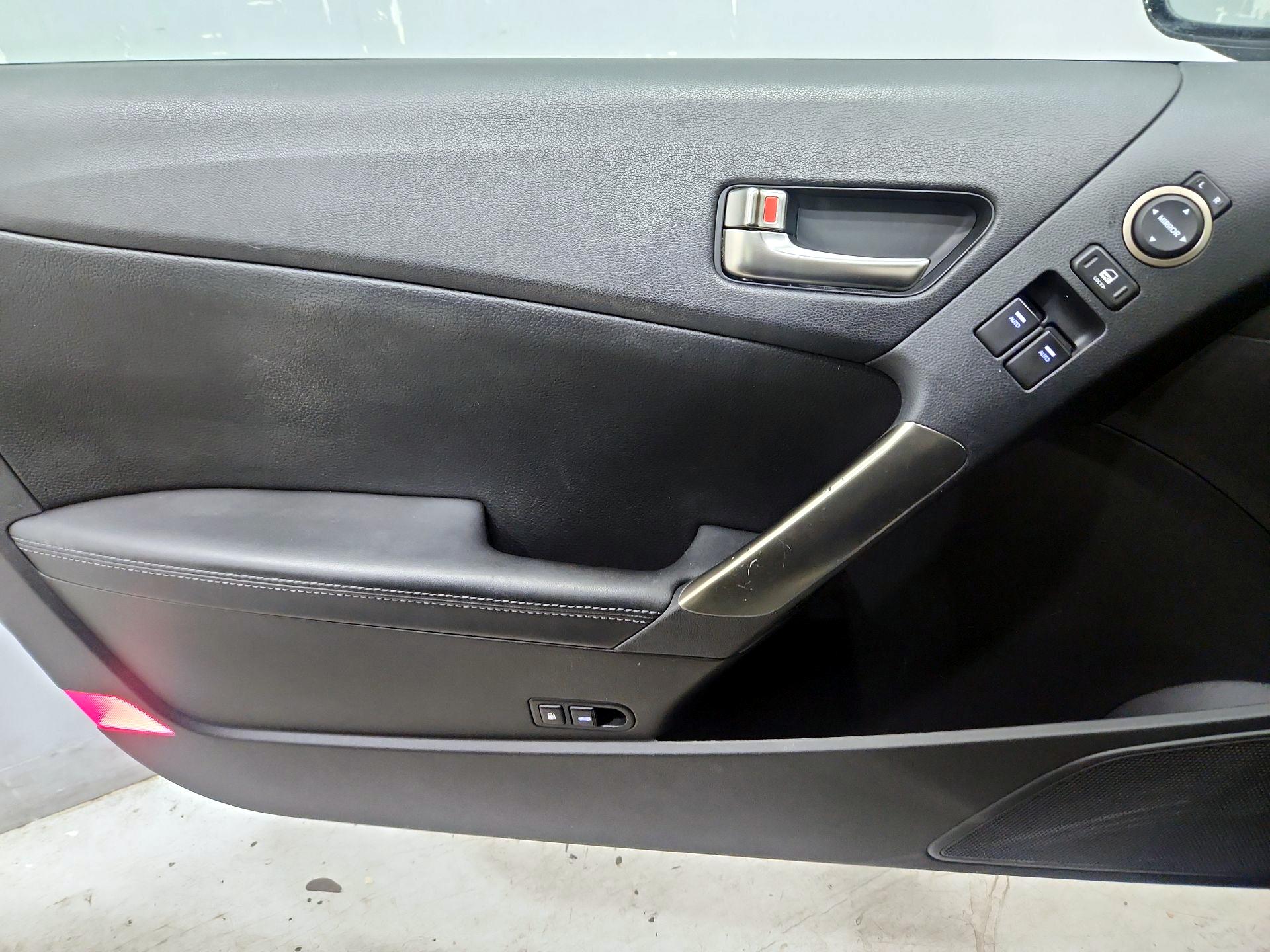 Thumbnail: 2014 Hyundai Genesis - 12