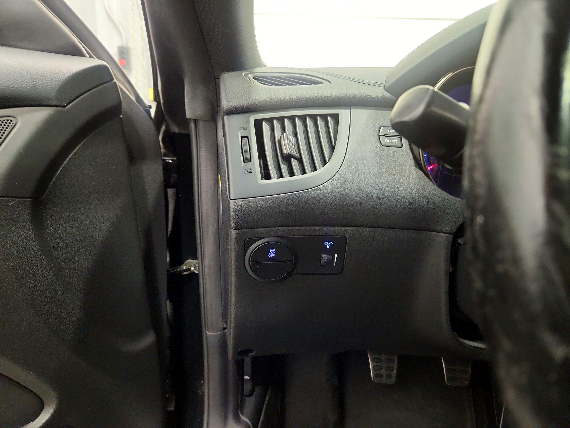 Thumbnail: 2014 Hyundai Genesis - 13