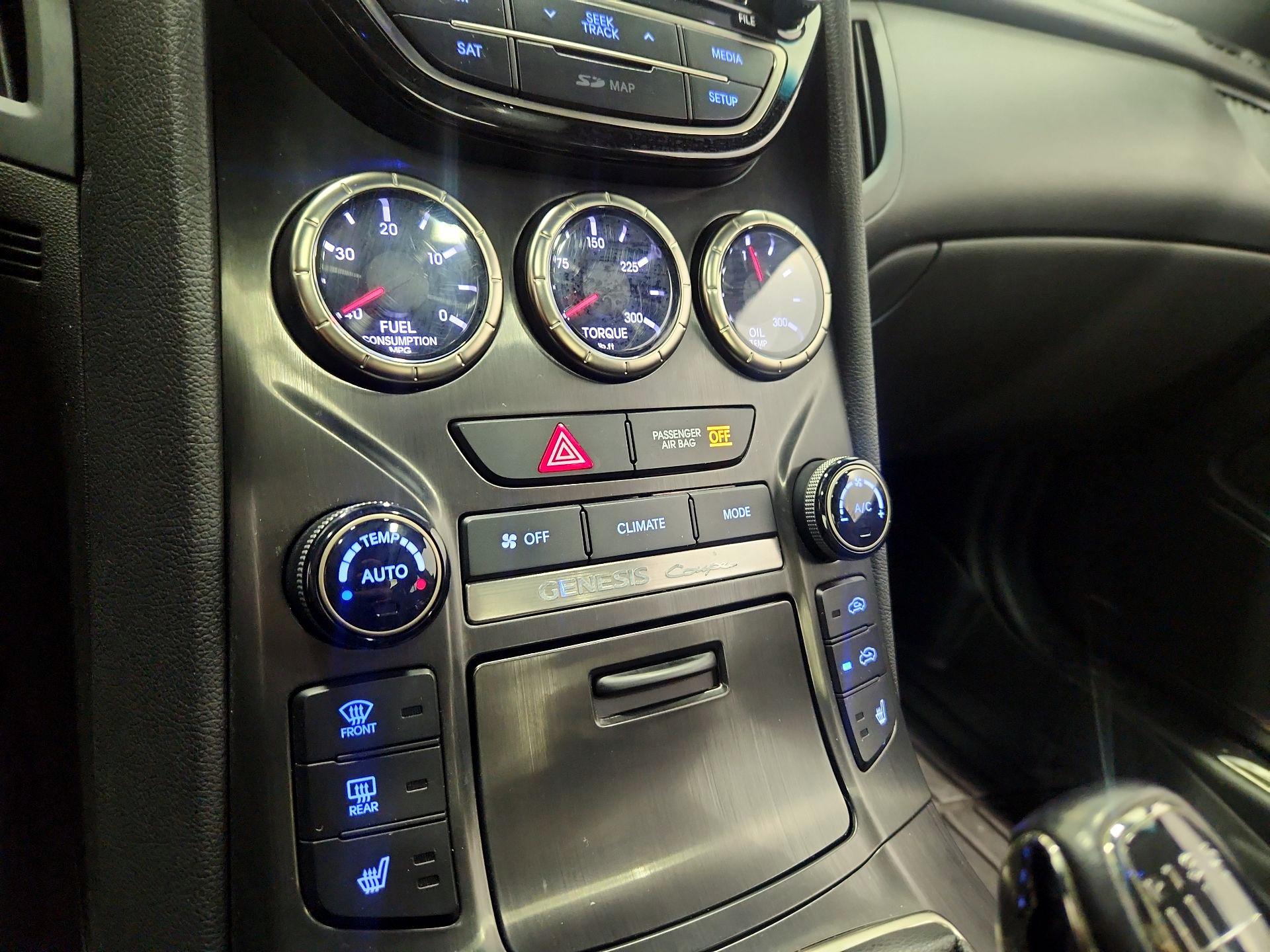 Thumbnail: 2014 Hyundai Genesis - 16