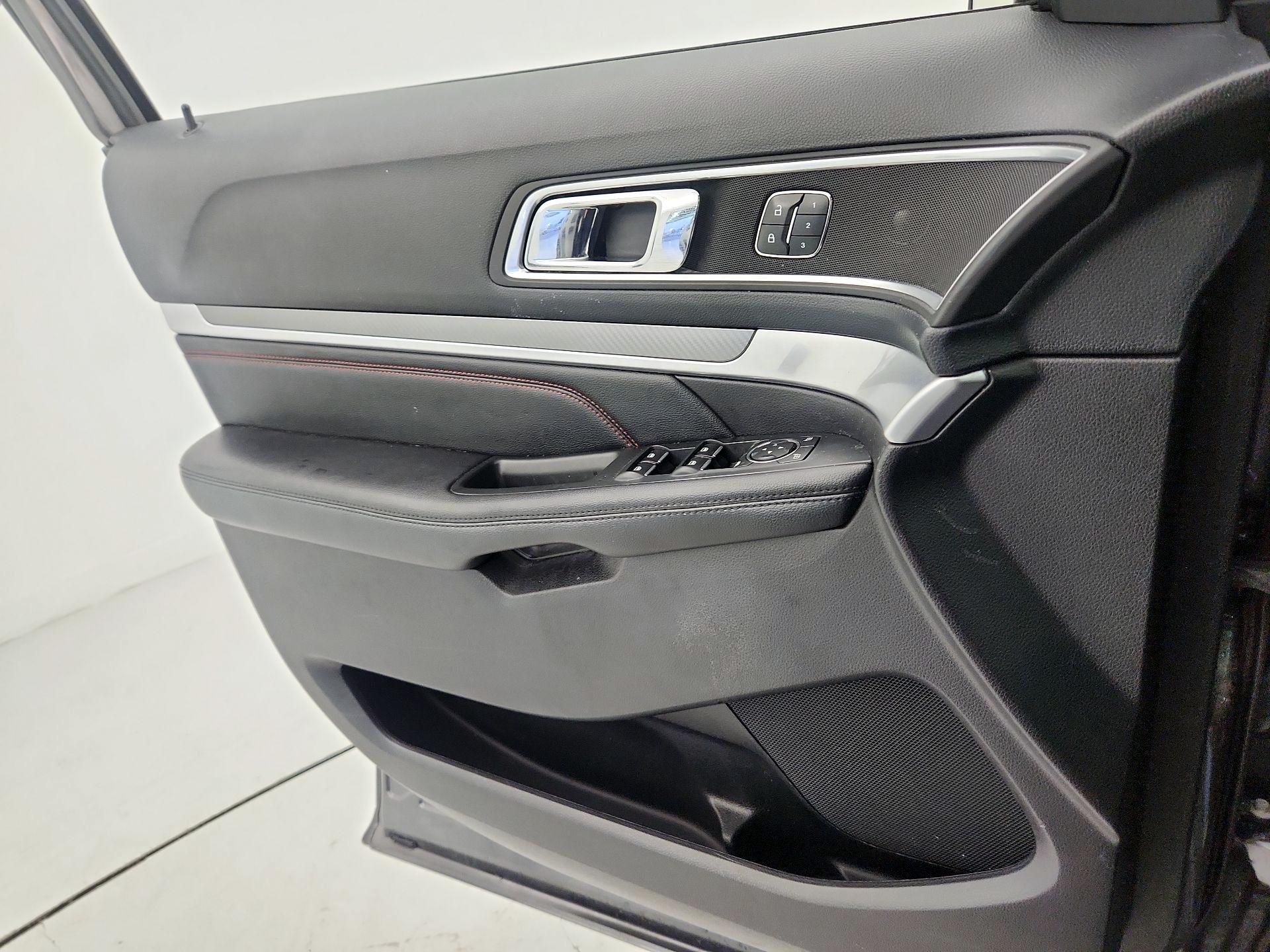 Thumbnail: 2016 Ford Explorer - 12