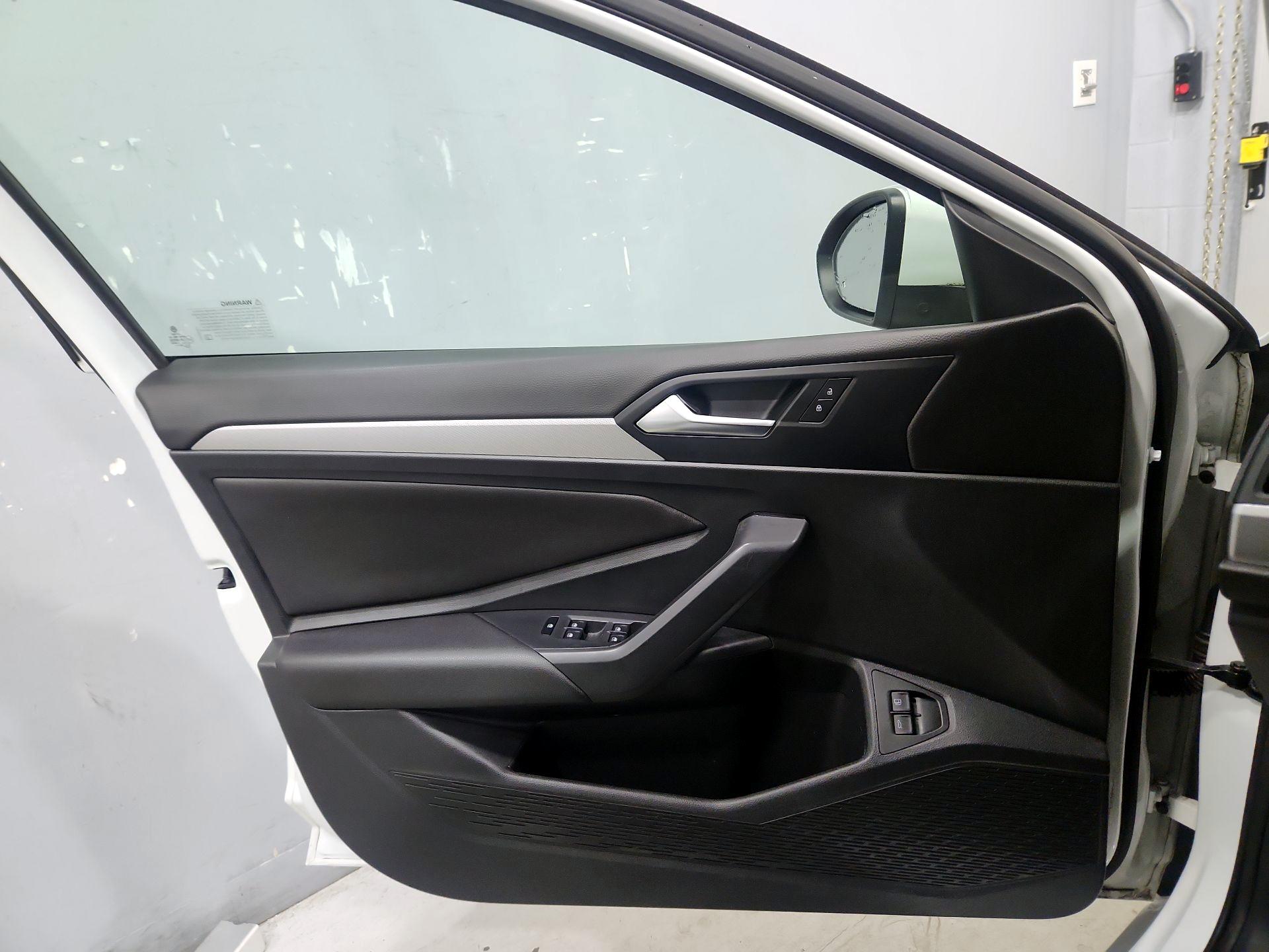 Thumbnail: 2020 Volkswagen Jetta - 12