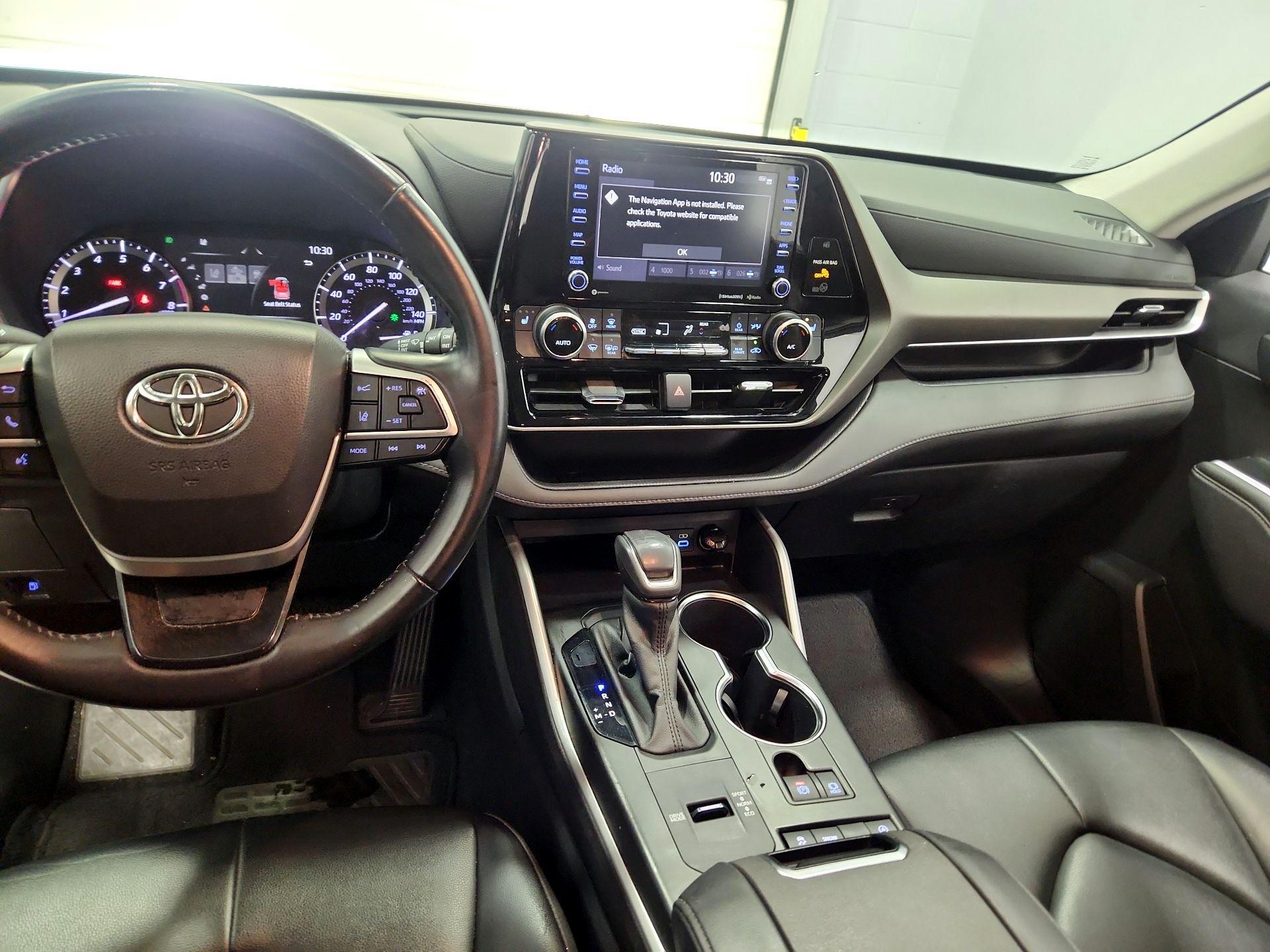 Thumbnail: 2022 Toyota Highlander - 9