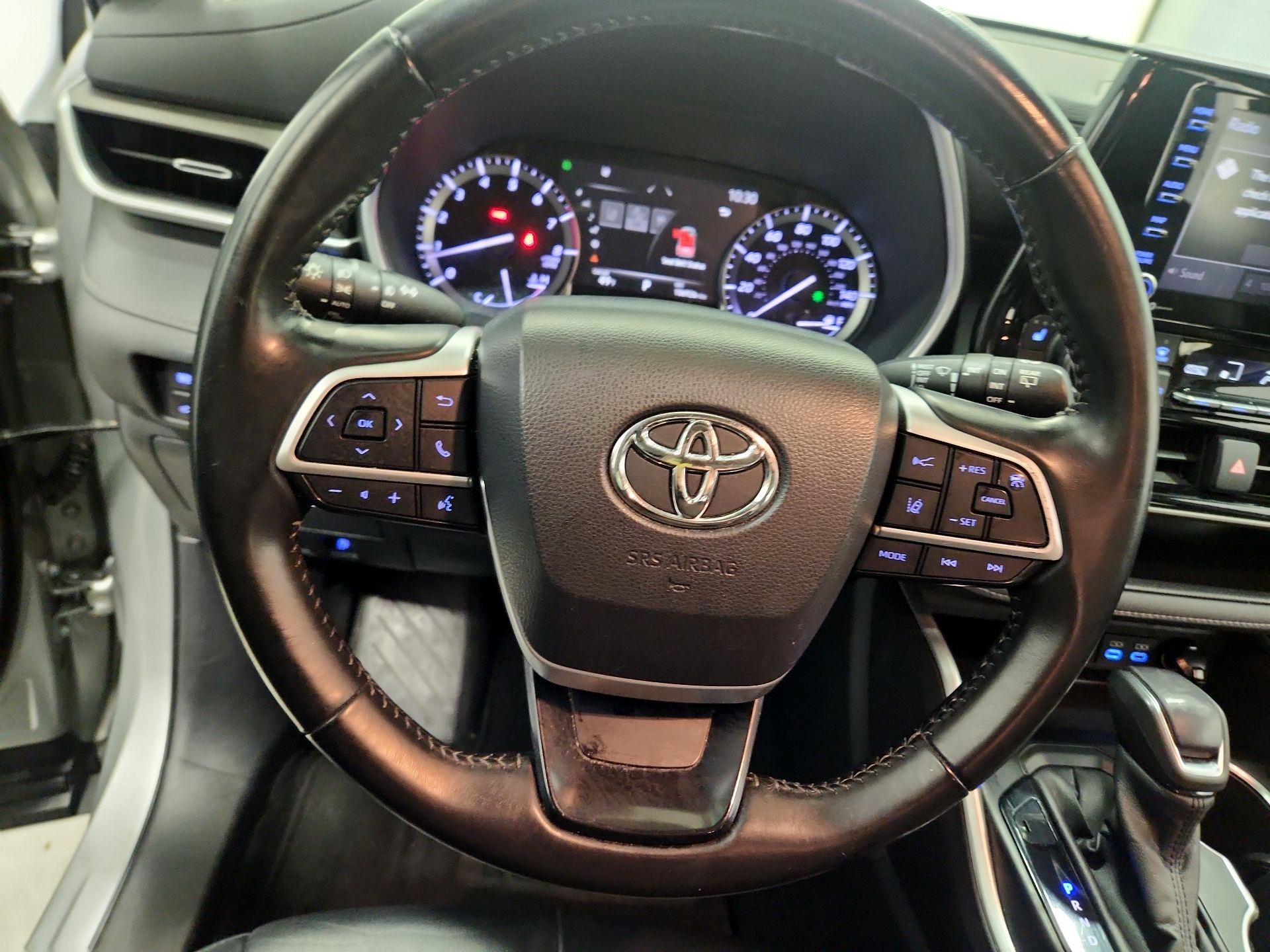 Thumbnail: 2022 Toyota Highlander - 10