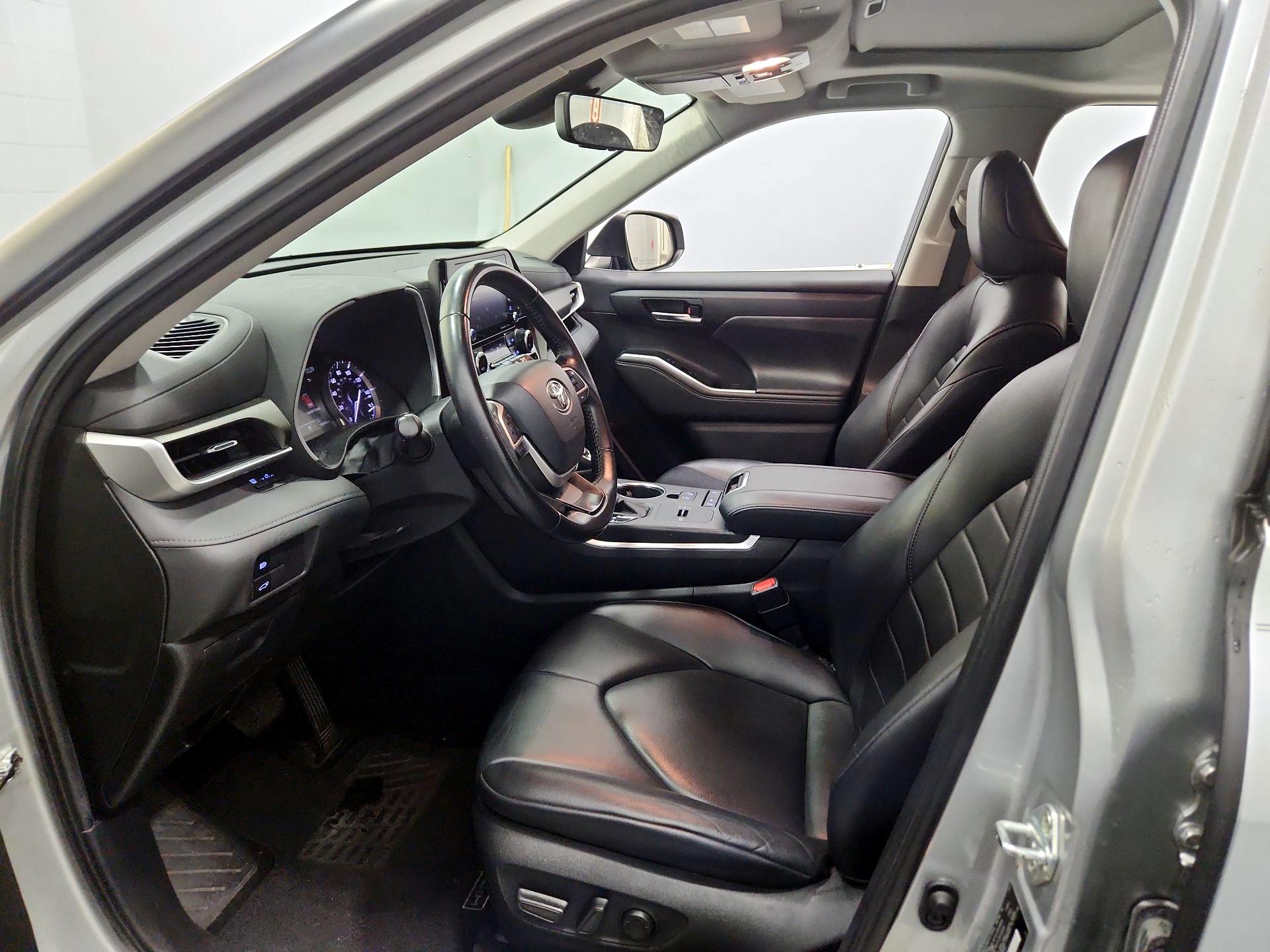 Thumbnail: 2022 Toyota Highlander - 11