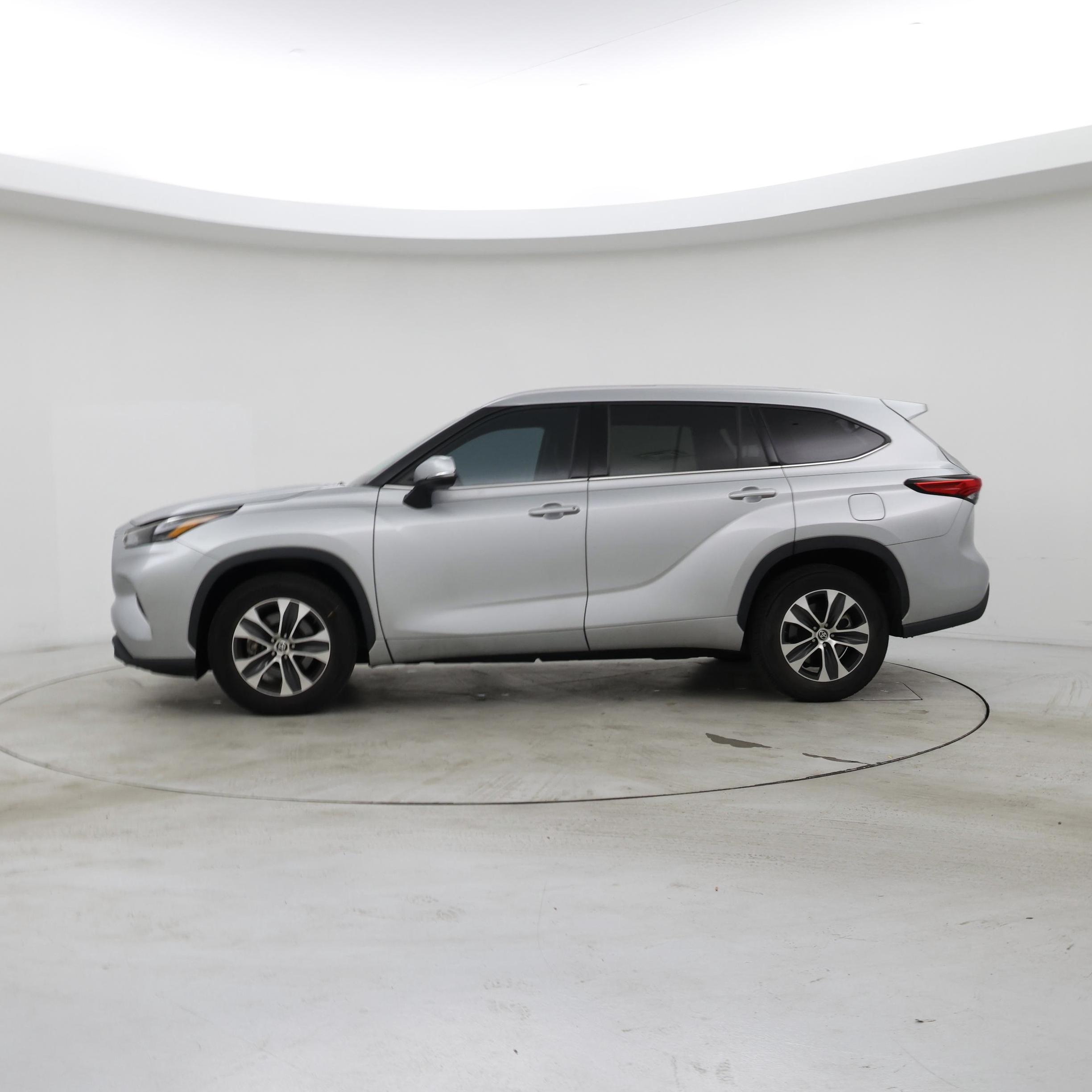 Thumbnail: 2022 Toyota Highlander - 3