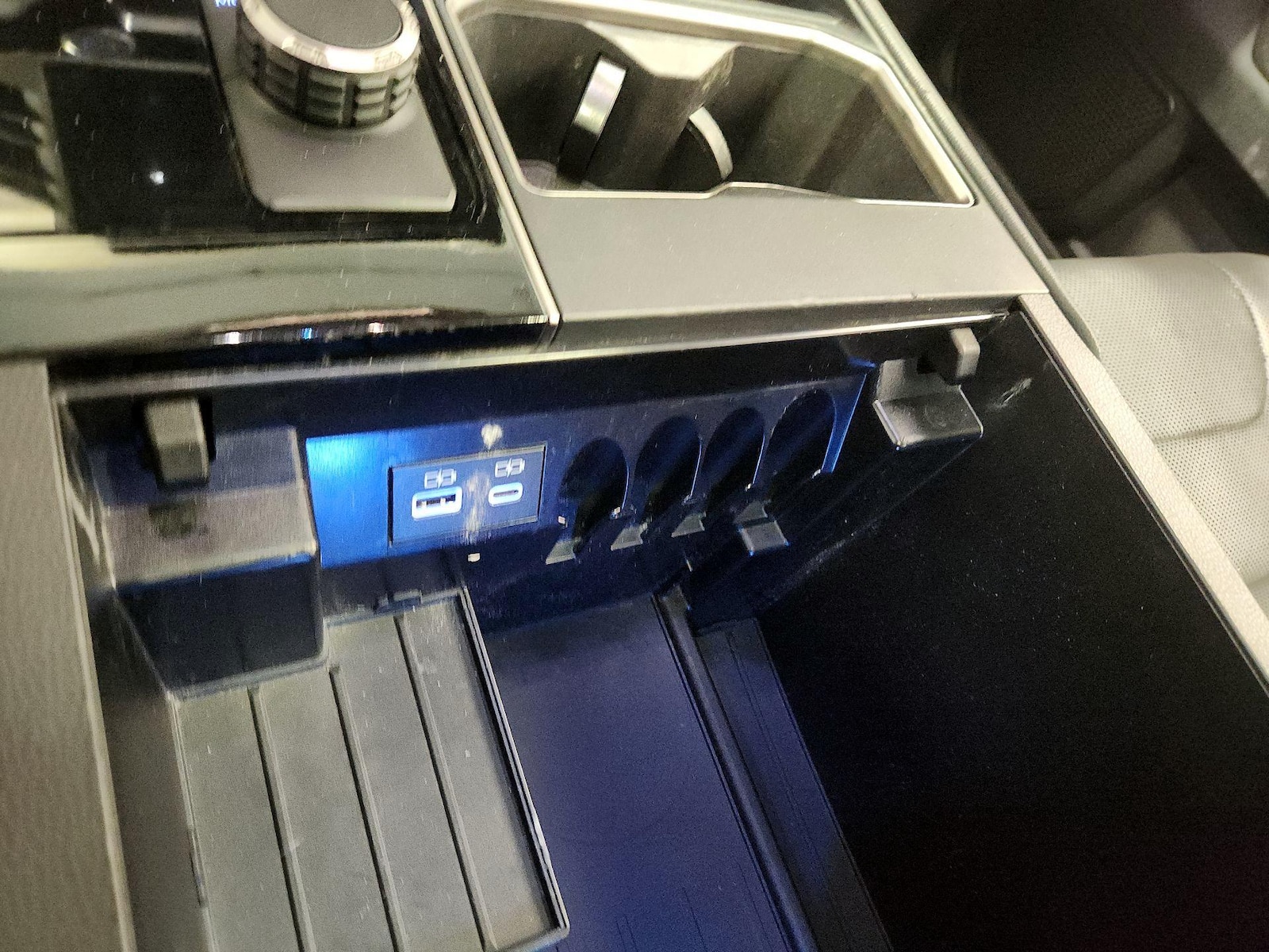 2022 Toyota Tundra Limited - Photo 19