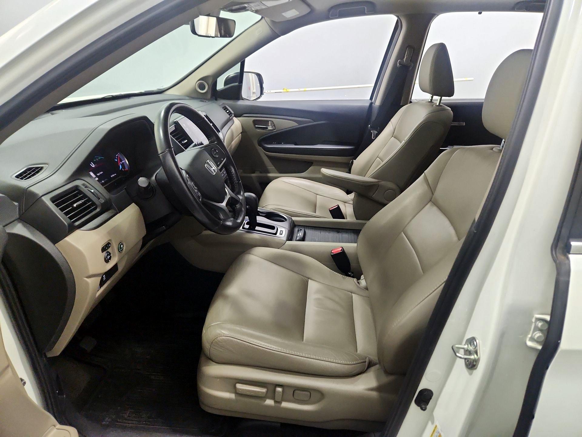 Thumbnail: 2019 Honda Pilot - 11