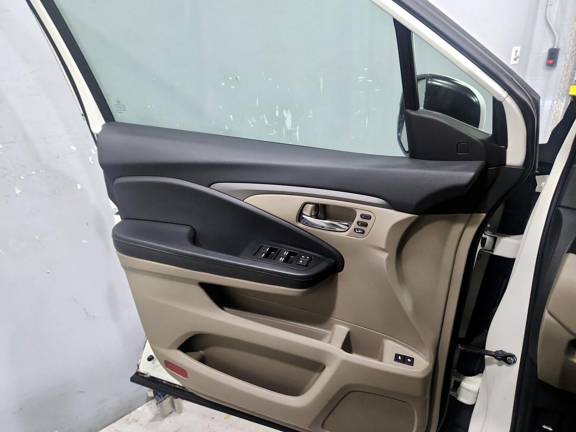 Thumbnail: 2019 Honda Pilot - 12