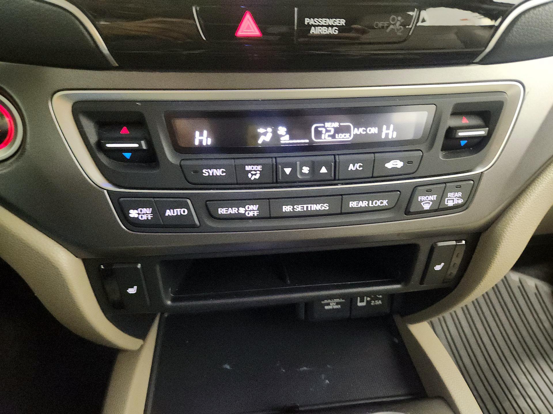 Thumbnail: 2019 Honda Pilot - 16