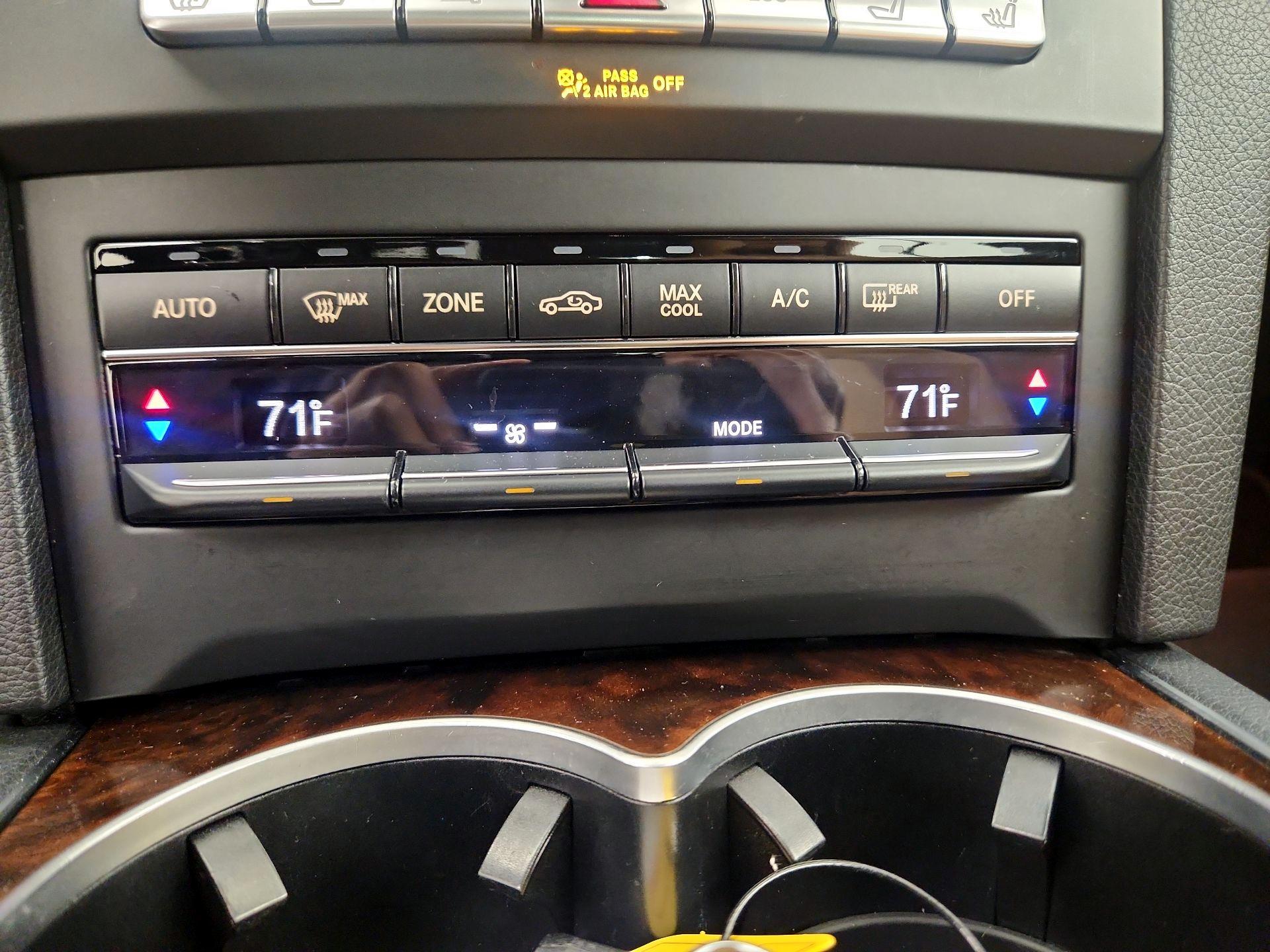 Thumbnail: 2015 Mercedes-Benz E-Class - 15