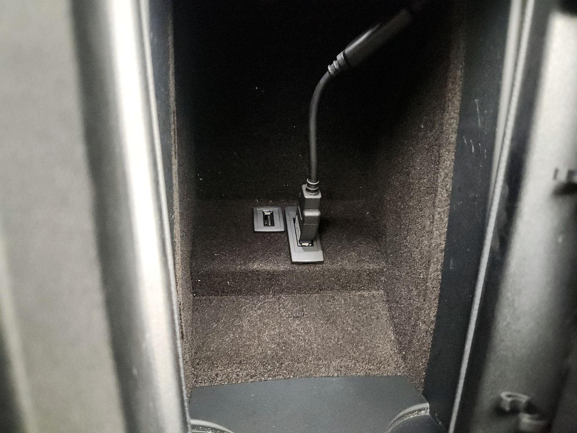 Thumbnail: 2015 Mercedes-Benz E-Class - 17