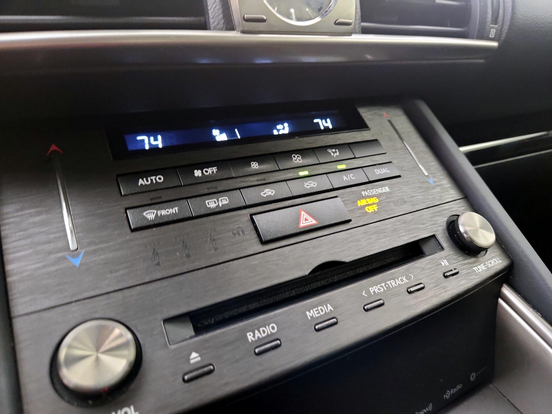 Thumbnail: 2019 Lexus IS - 14