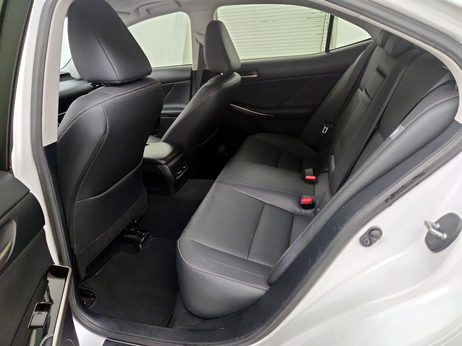 Thumbnail: 2019 Lexus IS - 17