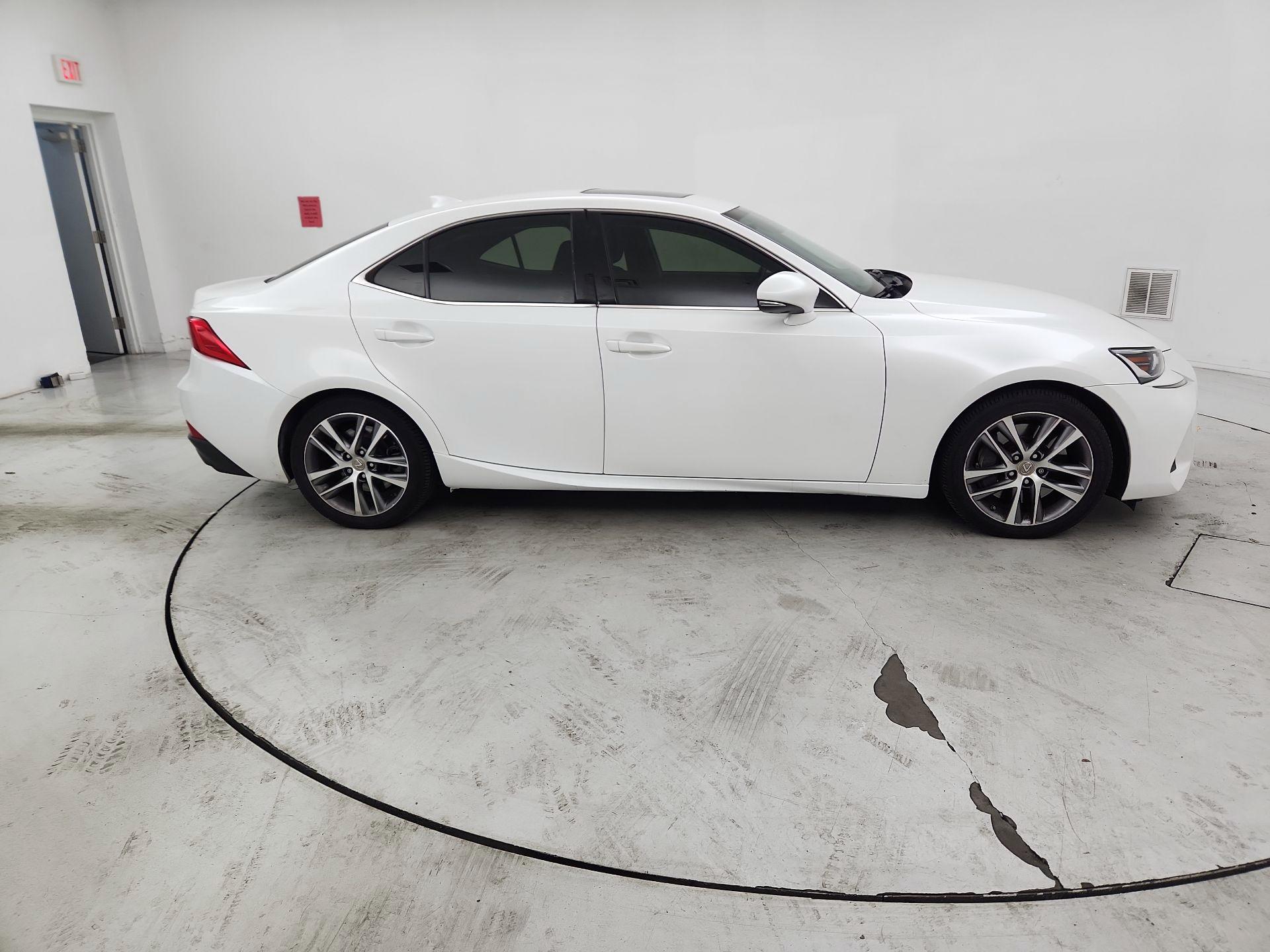 Thumbnail: 2019 Lexus IS - 4