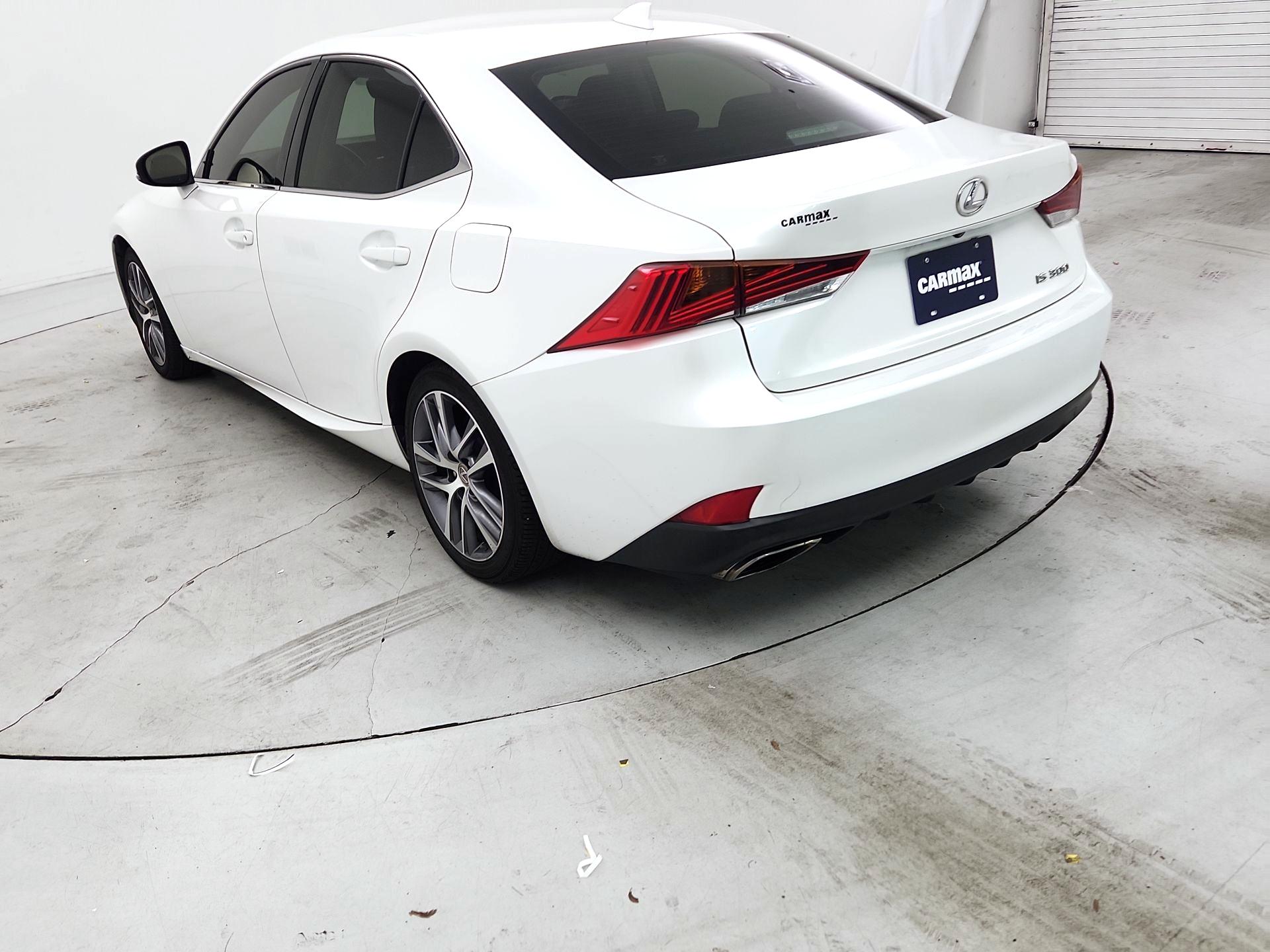 Thumbnail: 2019 Lexus IS - 7