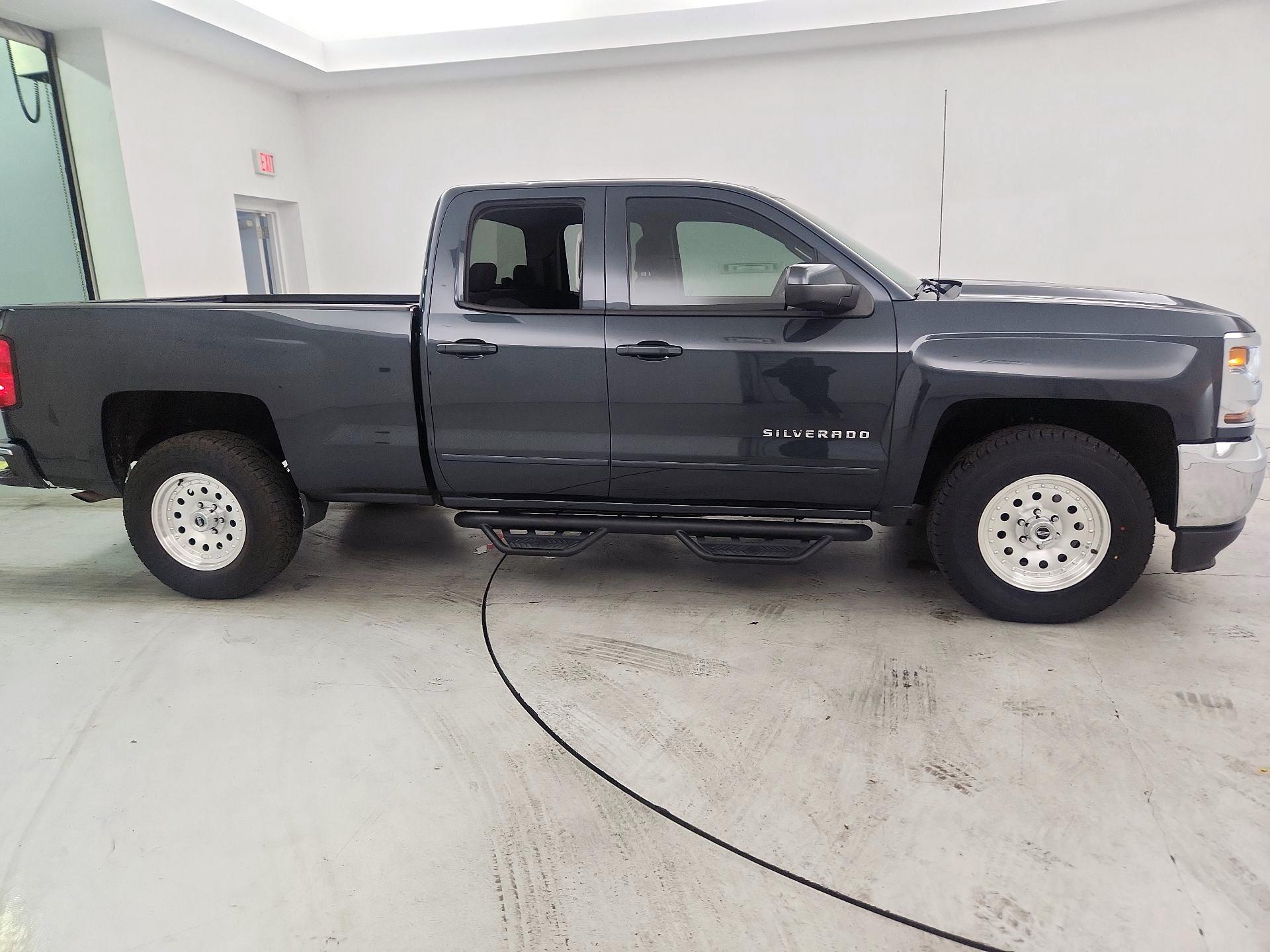 Thumbnail: 2019 Chevrolet Silverado 1500 - 4