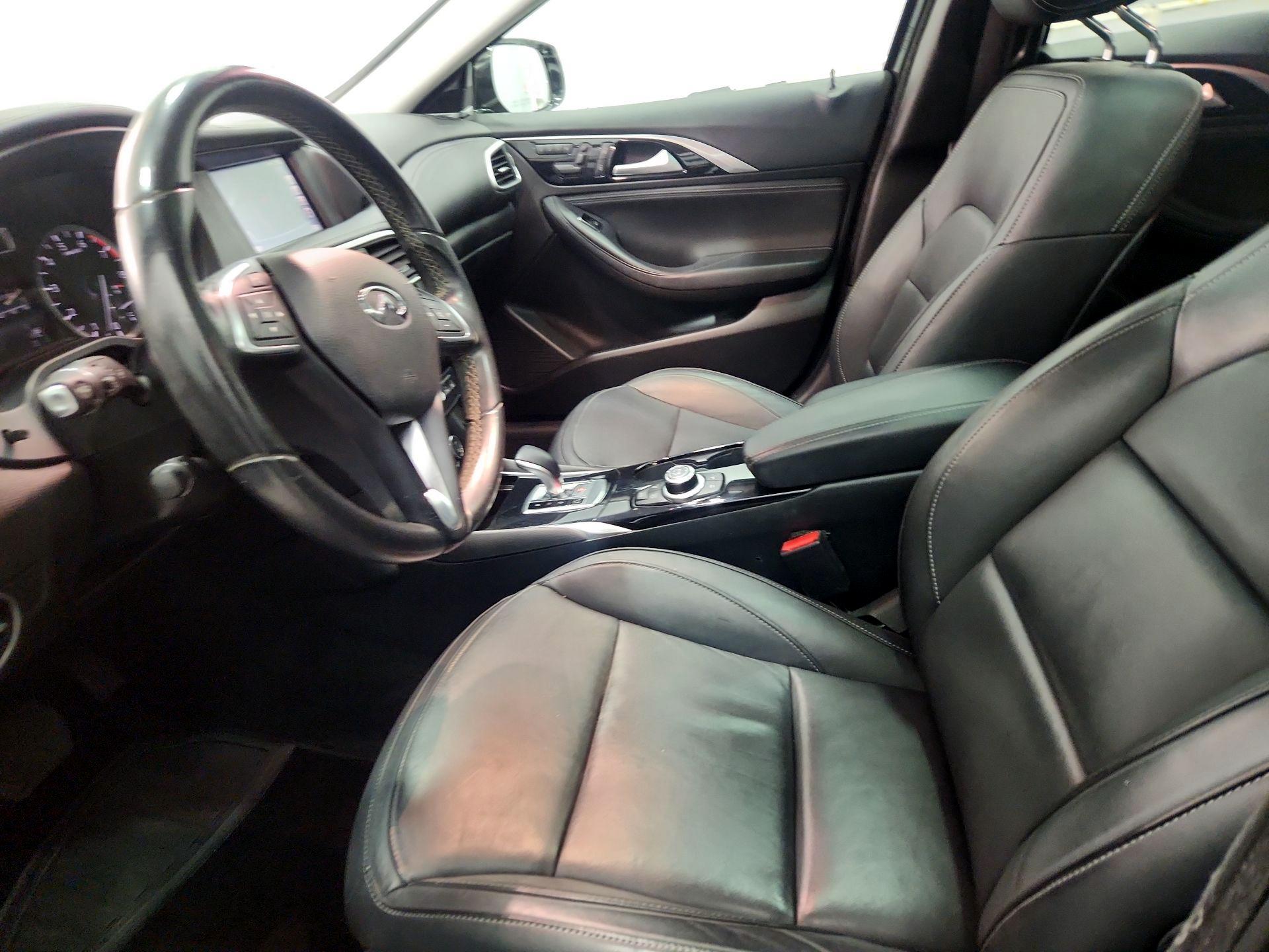 Thumbnail: 2017 INFINITI QX30 - 11