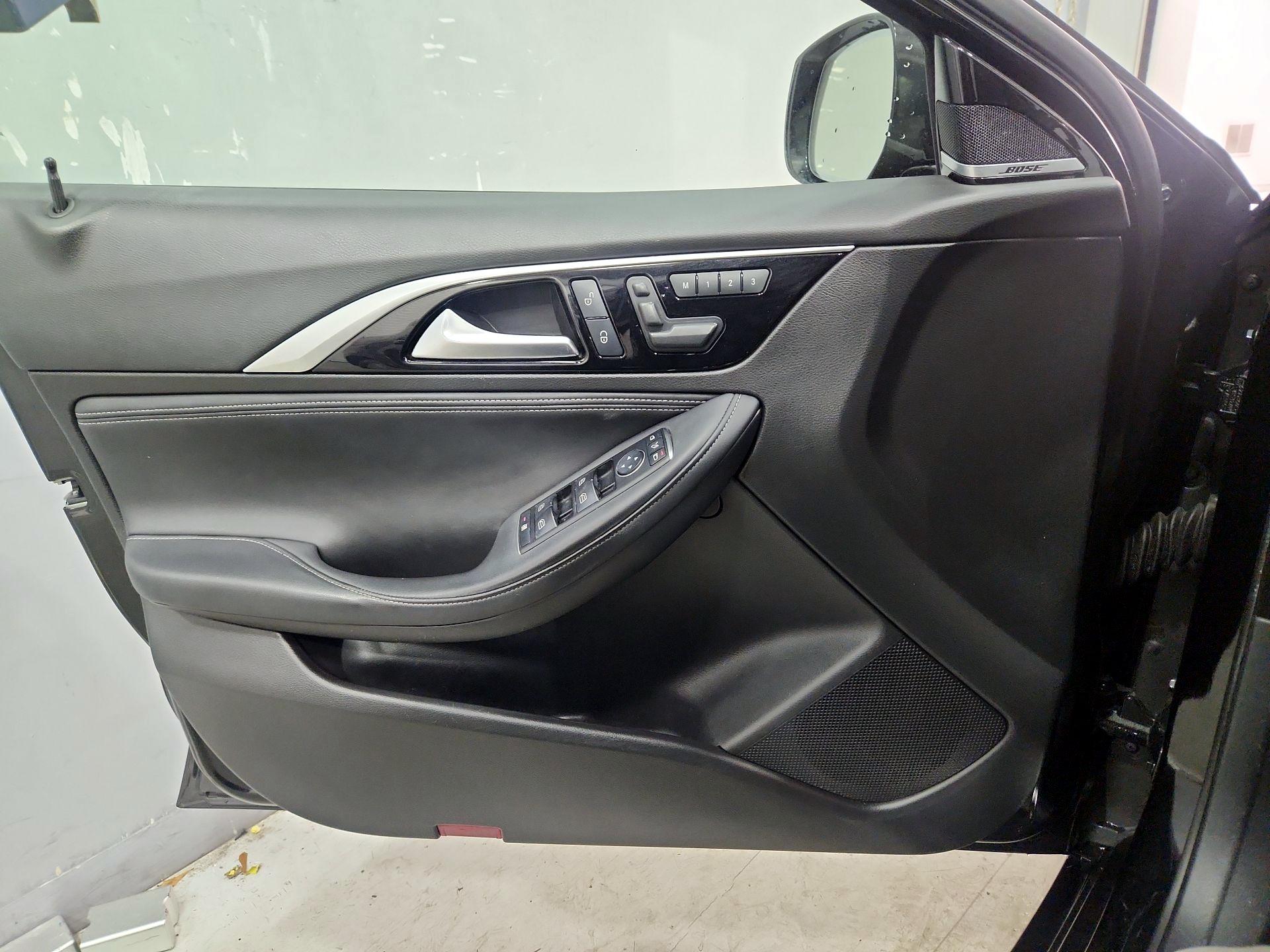 Thumbnail: 2017 INFINITI QX30 - 12