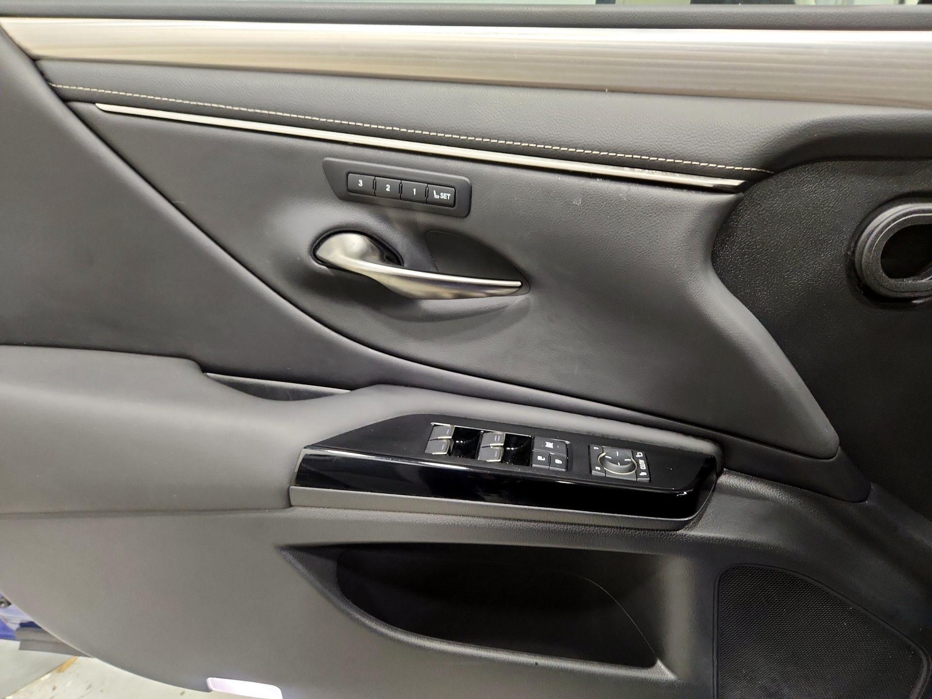 Thumbnail: 2023 Lexus ES - 12