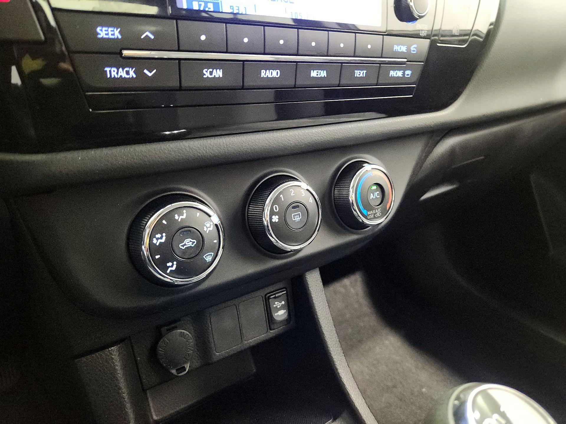 Thumbnail: 2014 Toyota Corolla - 15