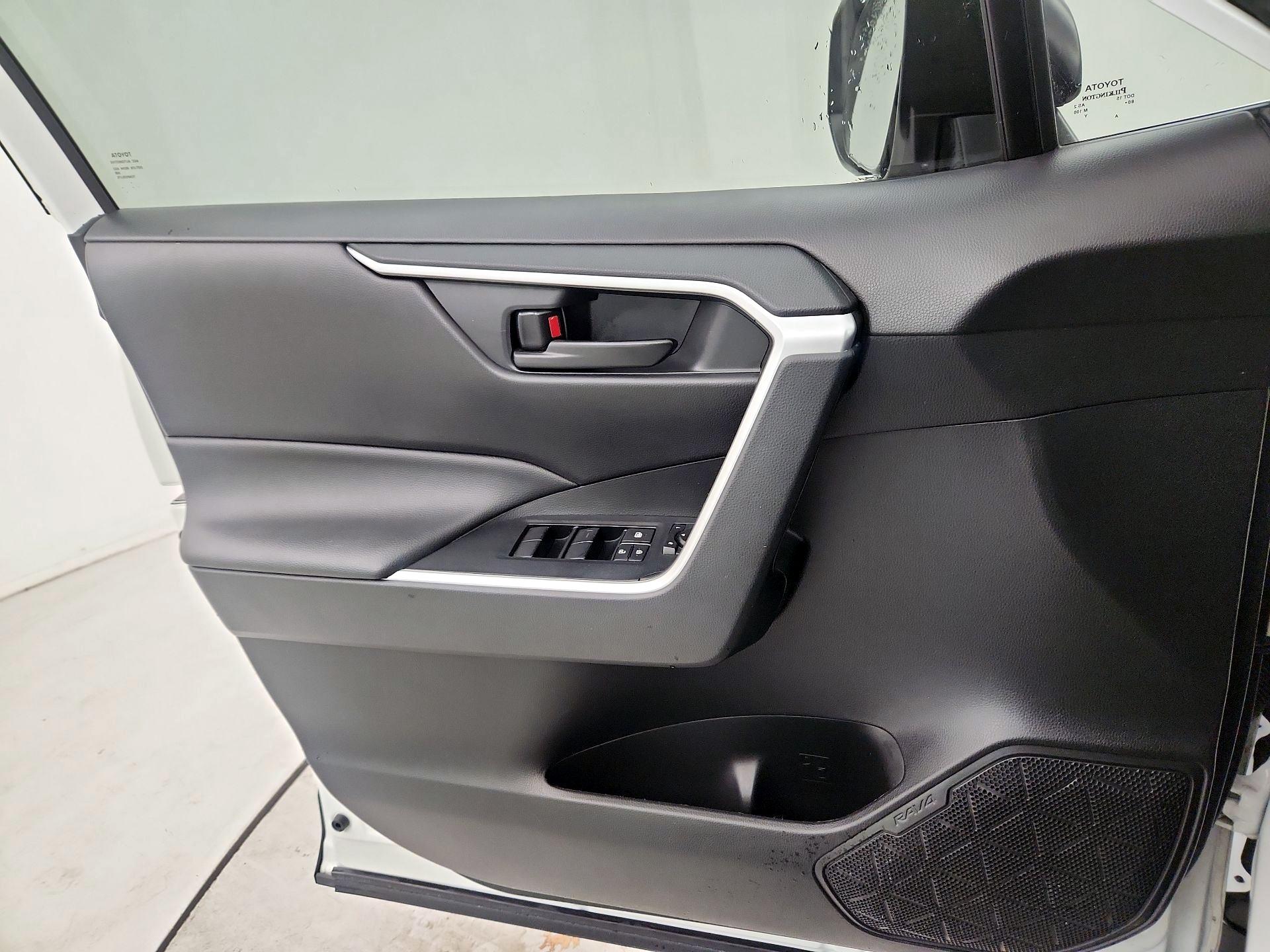 Thumbnail: 2023 Toyota RAV4 - 10