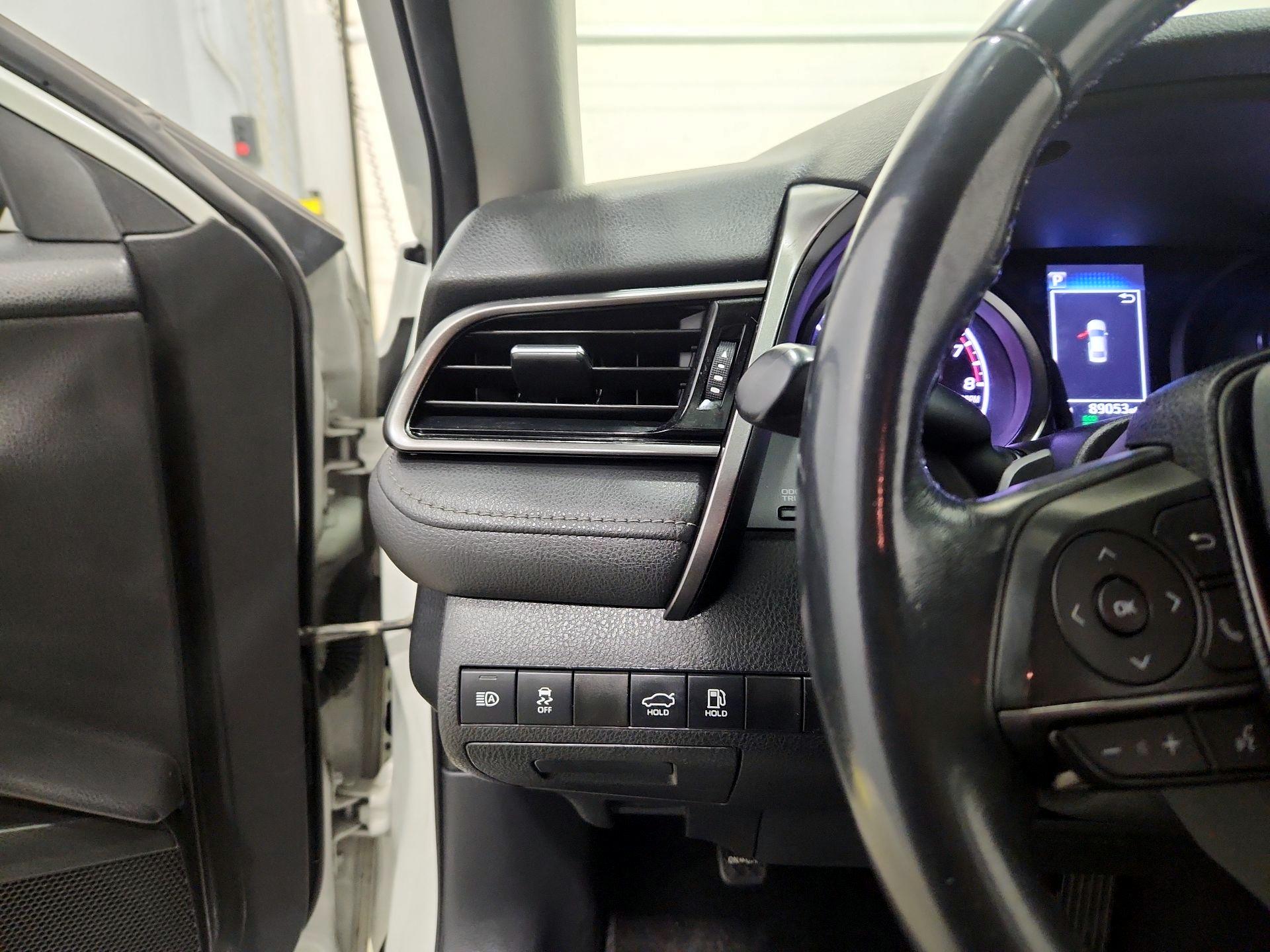 Thumbnail: 2022 Toyota Camry - 13