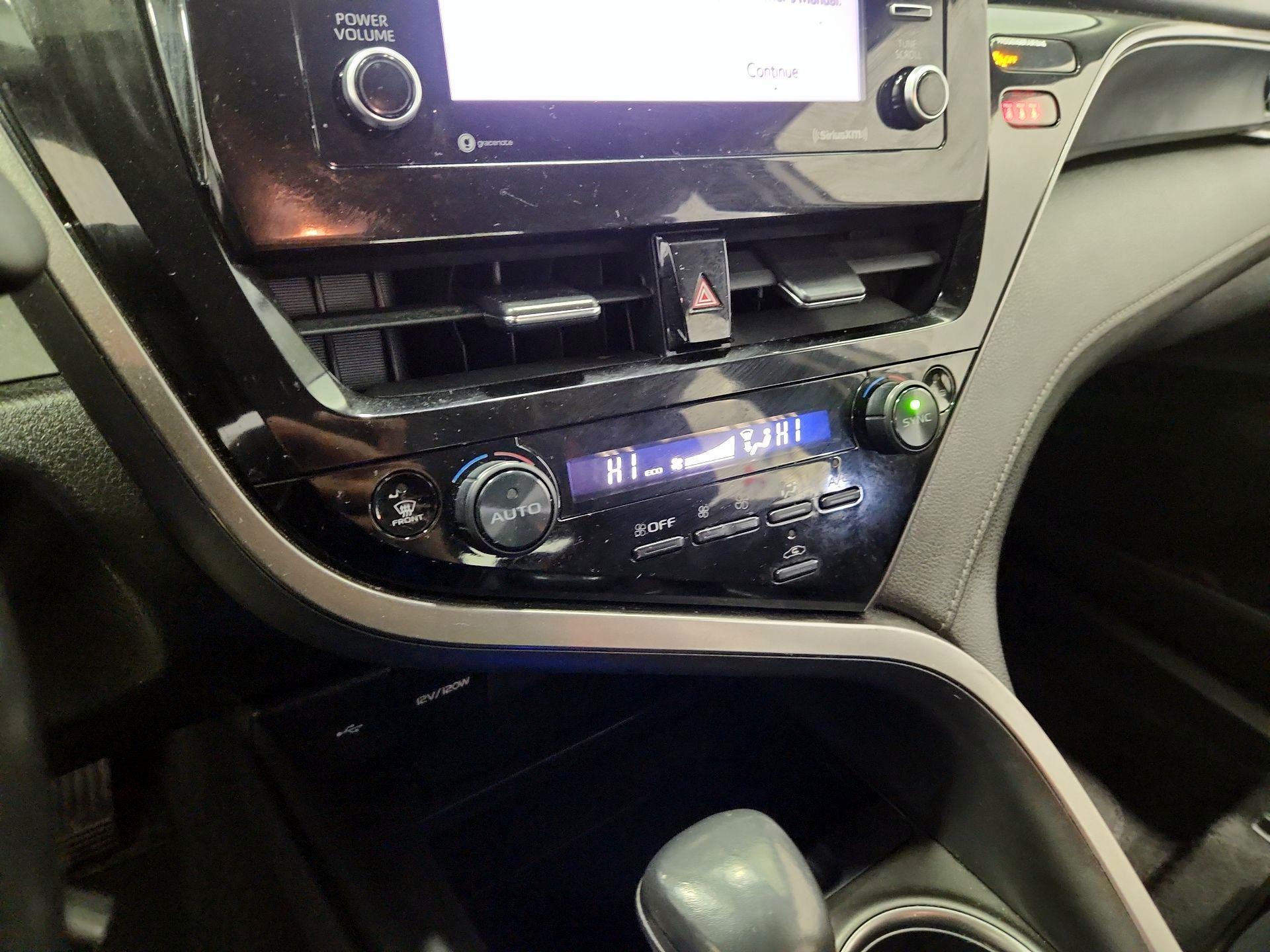 Thumbnail: 2022 Toyota Camry - 16