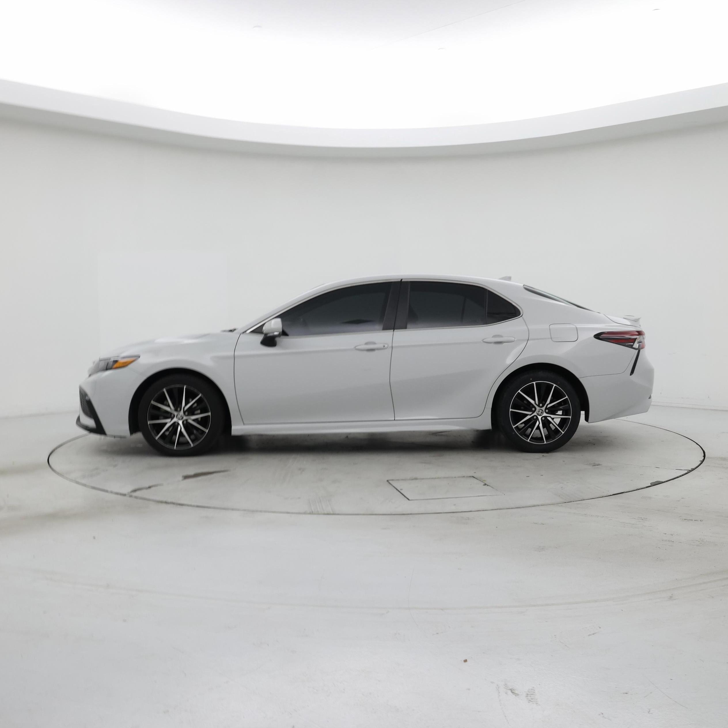 Thumbnail: 2022 Toyota Camry - 3