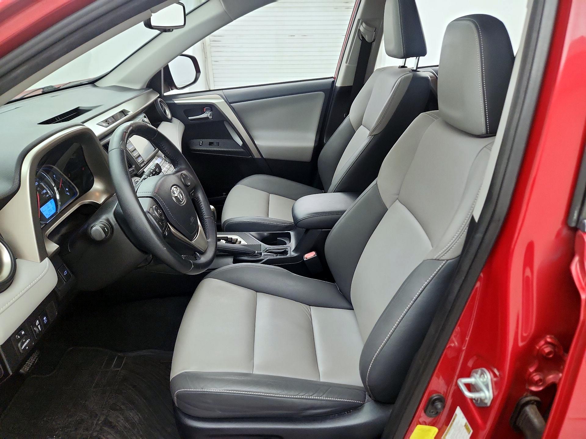 Thumbnail: 2015 Toyota RAV4 - 11