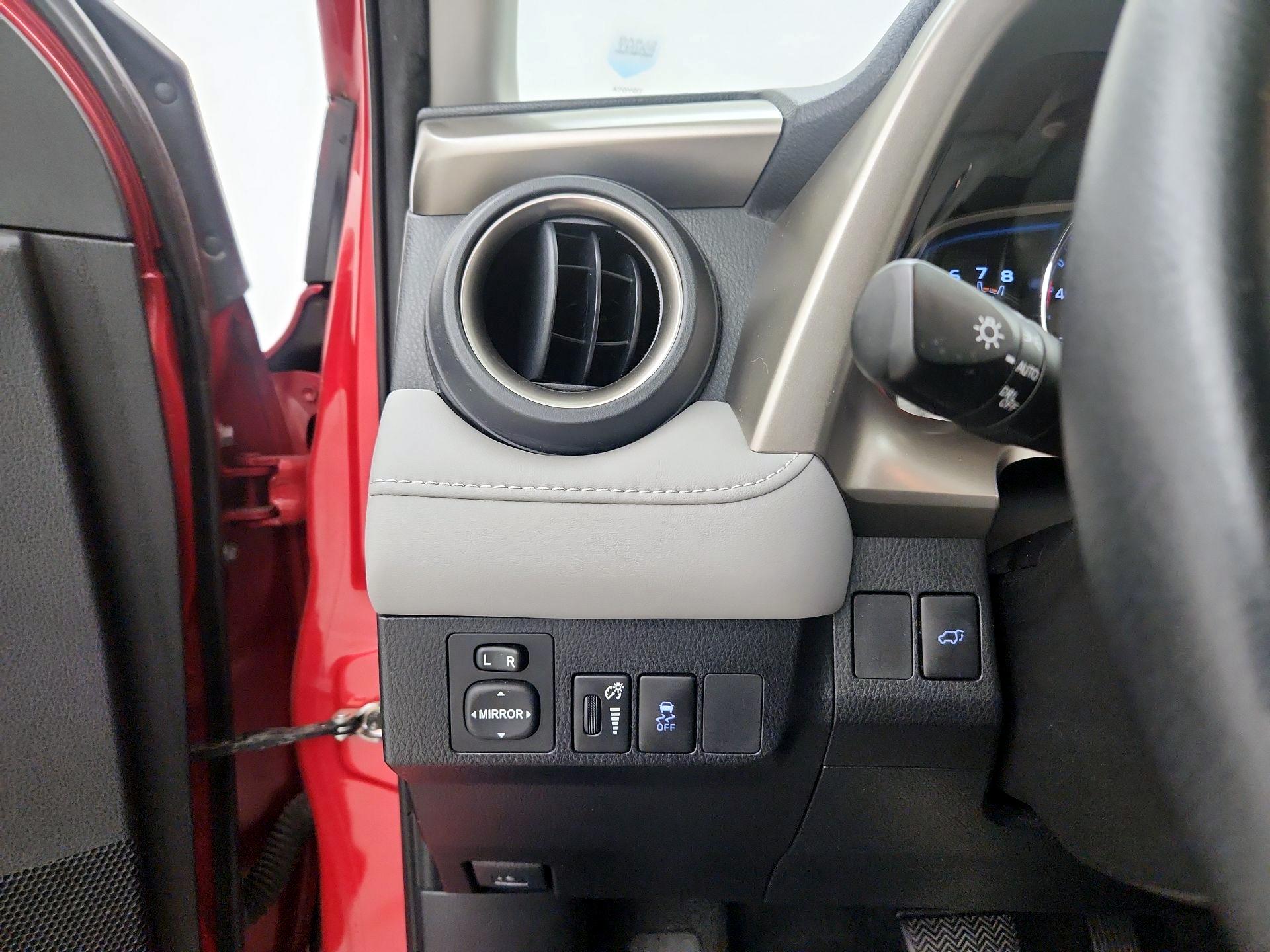 Thumbnail: 2015 Toyota RAV4 - 13