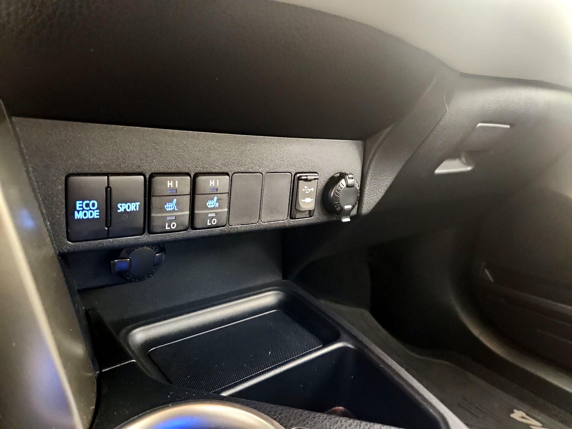 Thumbnail: 2015 Toyota RAV4 - 19