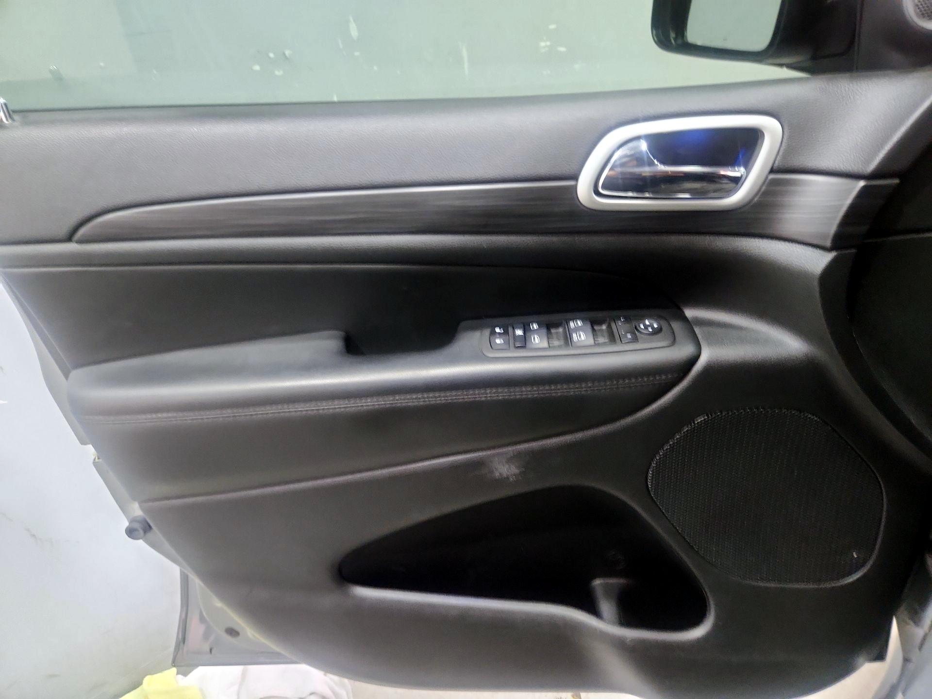 Thumbnail: 2021 Jeep Grand Cherokee - 12