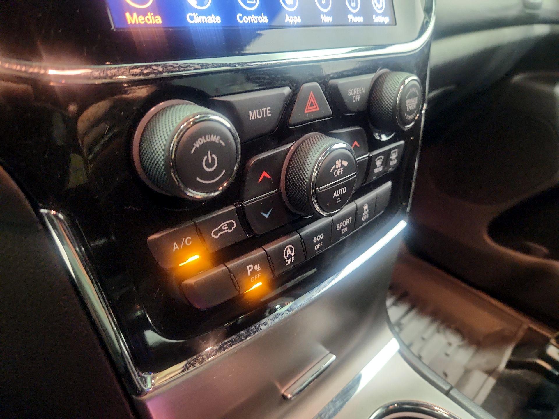 Thumbnail: 2021 Jeep Grand Cherokee - 16