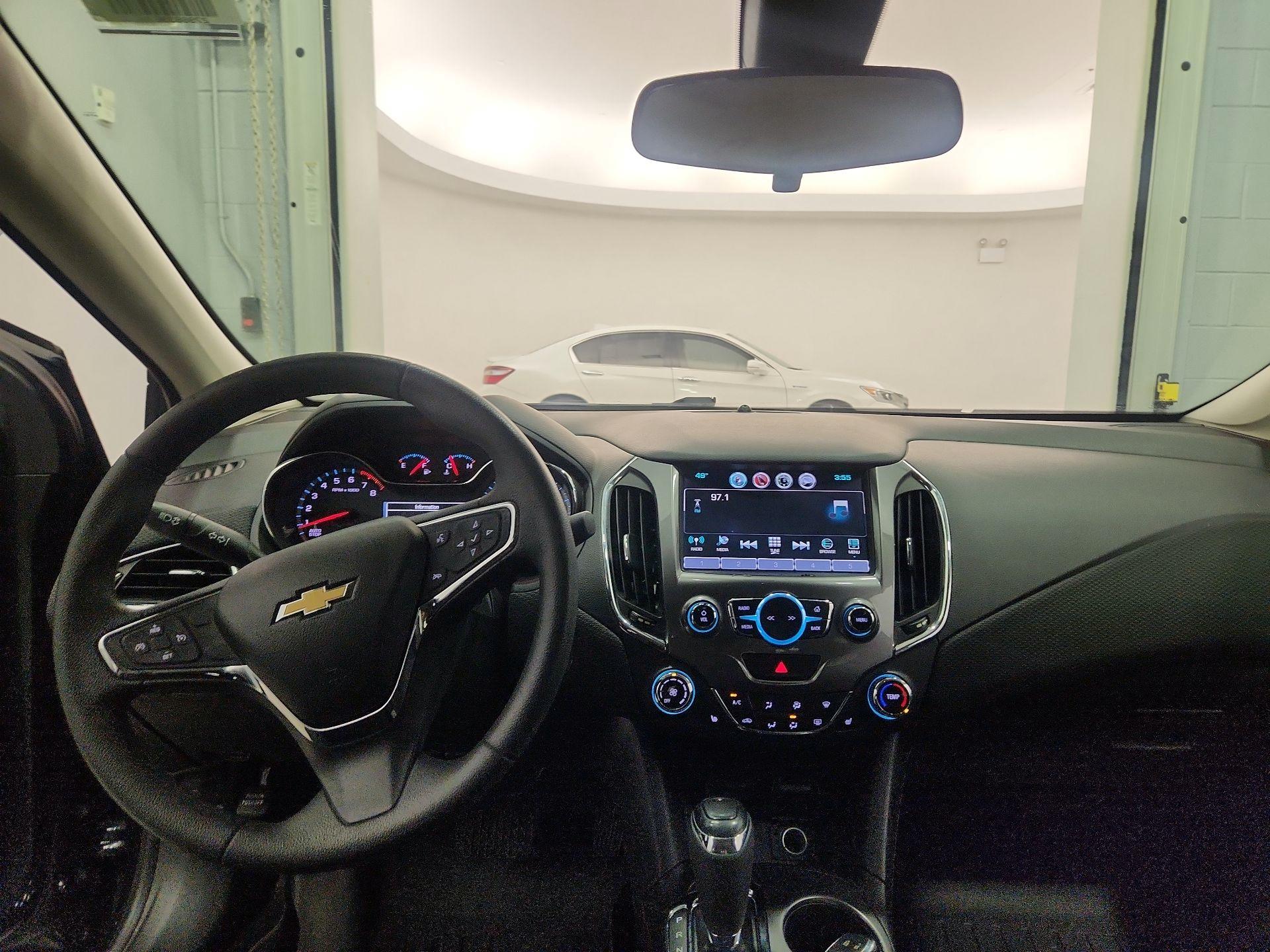 Thumbnail: 2017 Chevrolet Cruze - 9