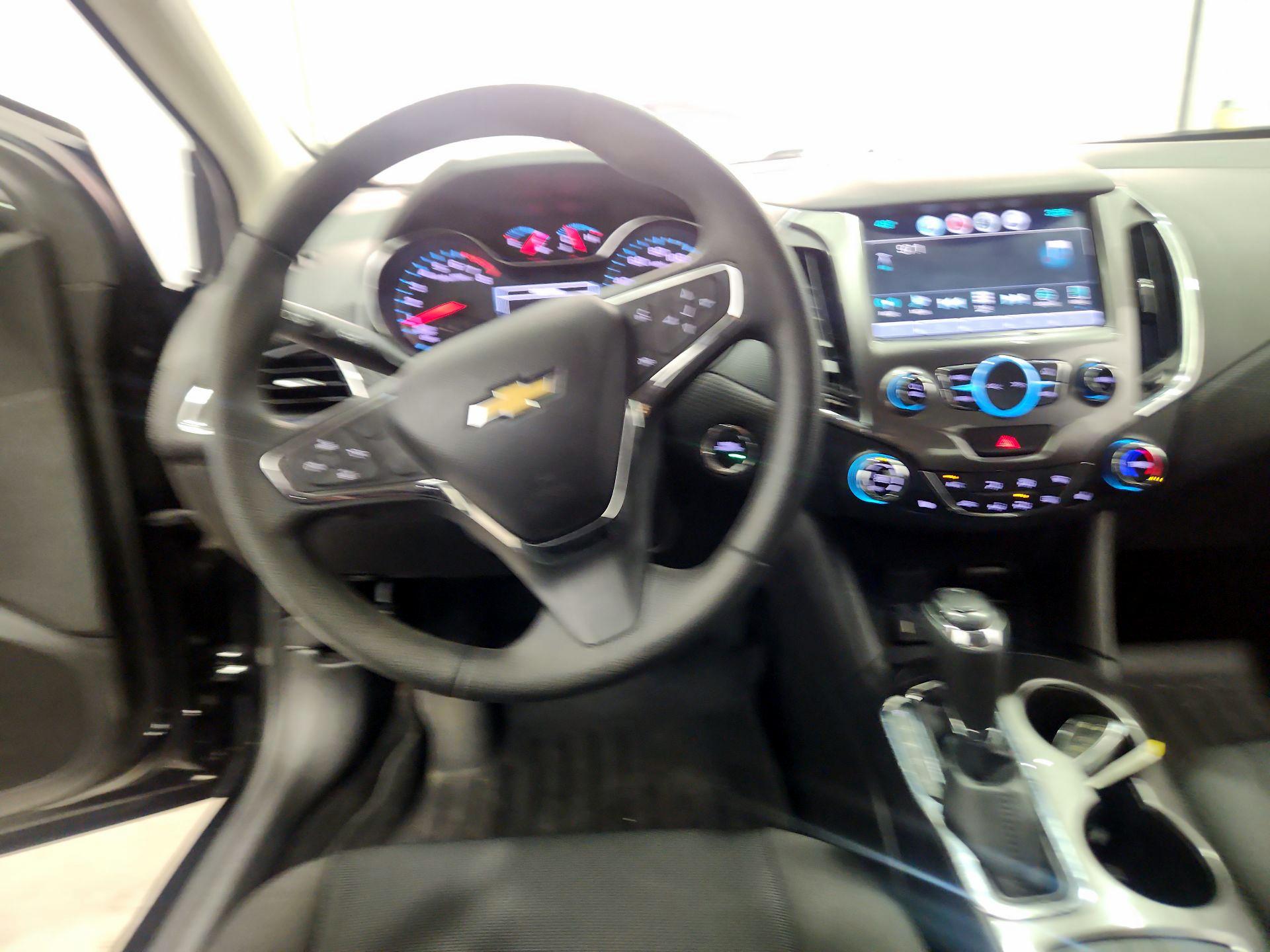 Thumbnail: 2017 Chevrolet Cruze - 10