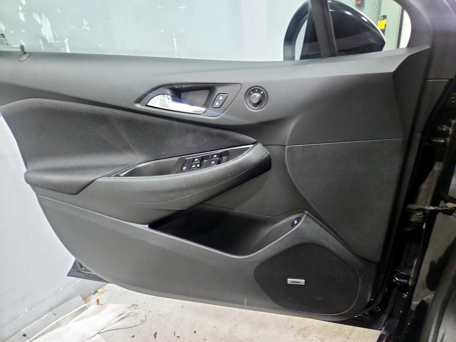 Thumbnail: 2017 Chevrolet Cruze - 12