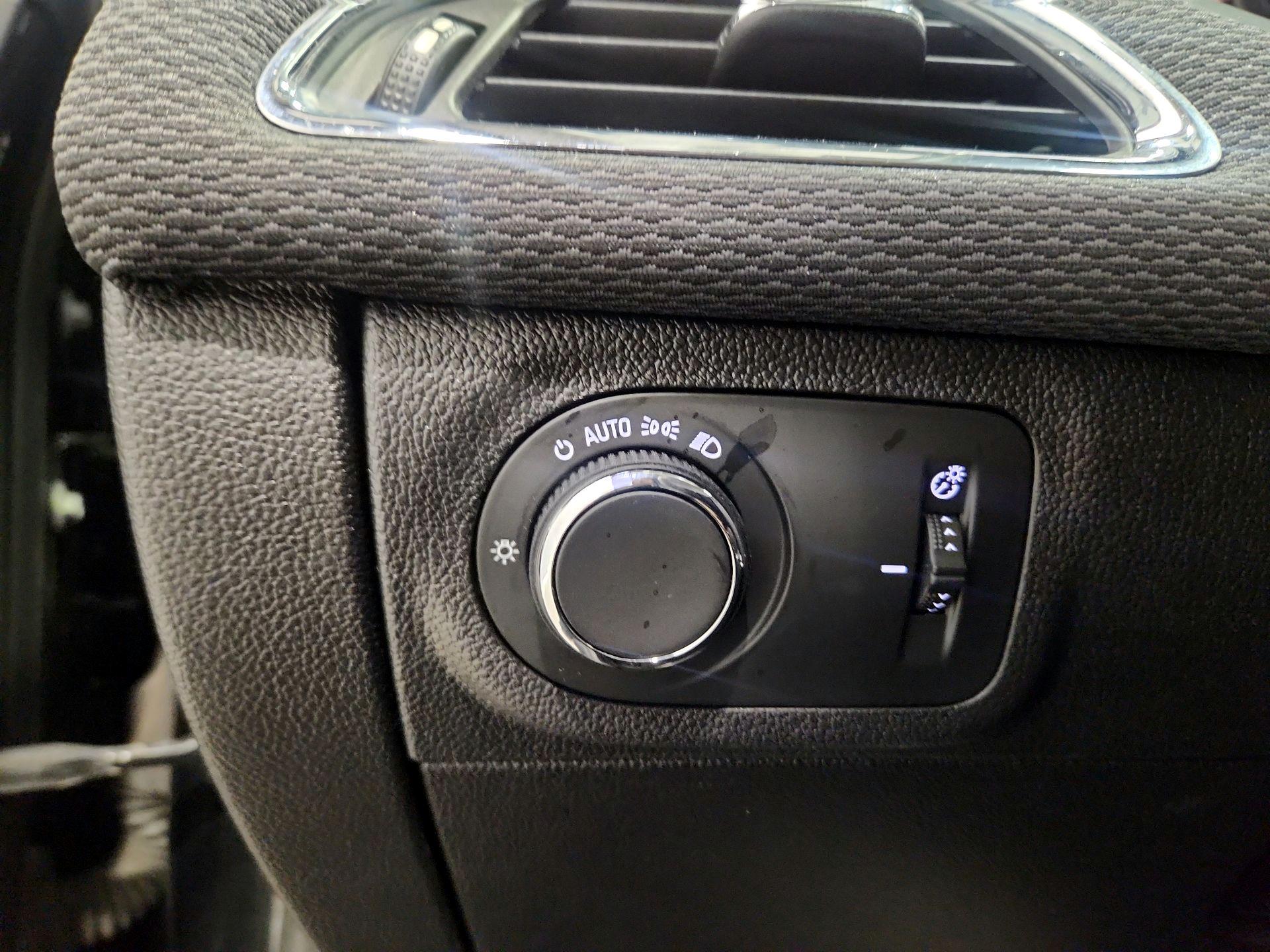 Thumbnail: 2017 Chevrolet Cruze - 13